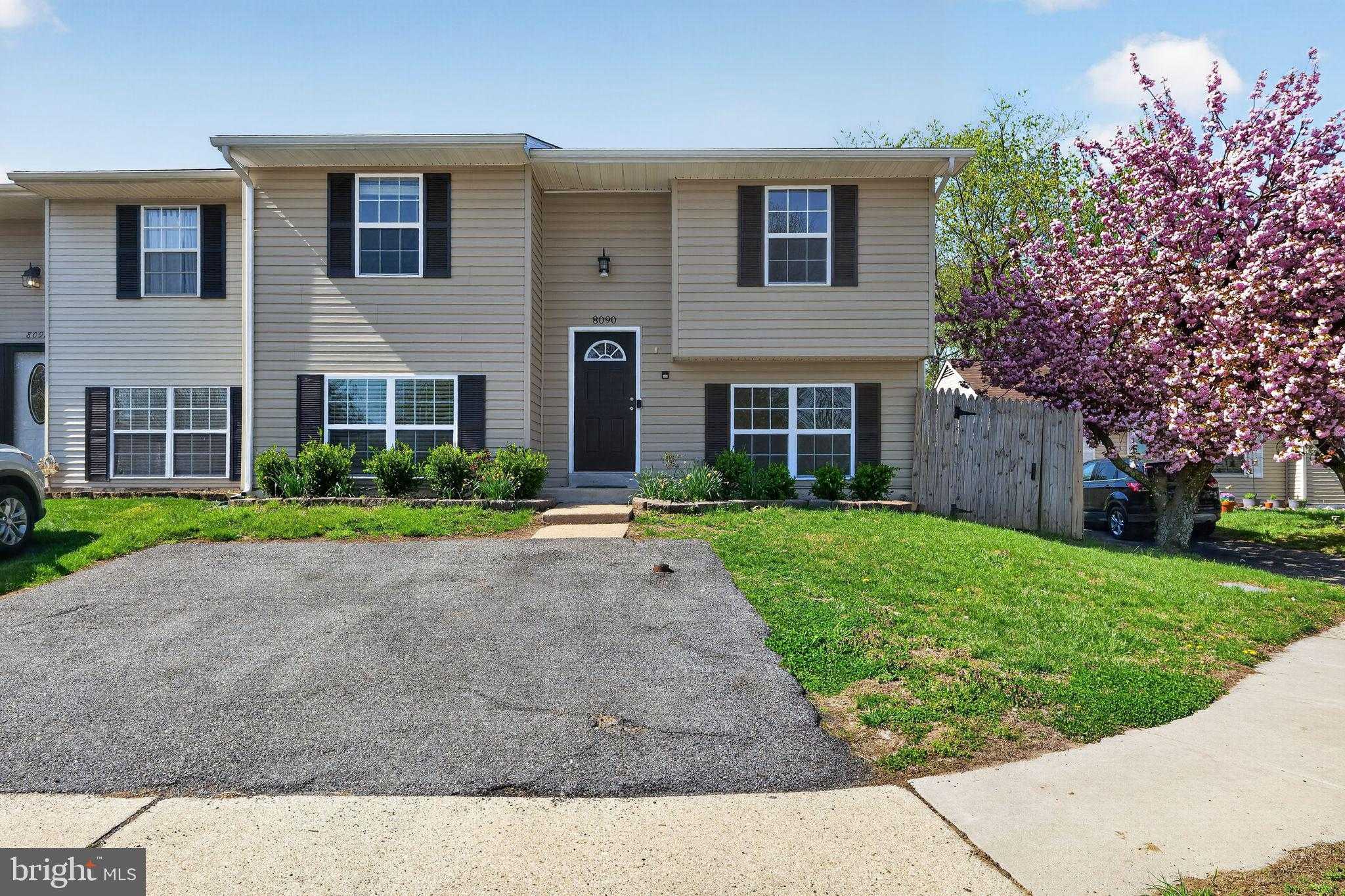 8090 Round Table CT photo 2