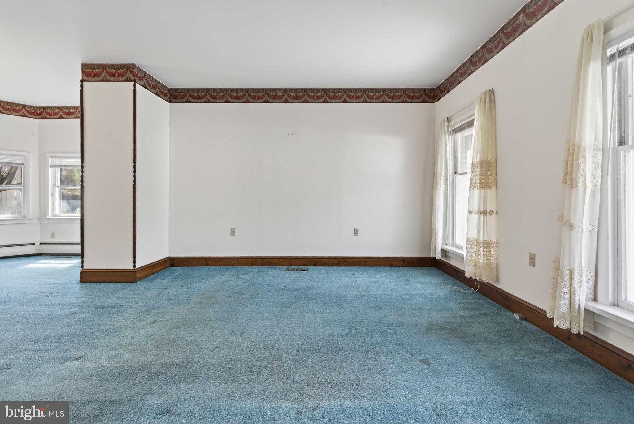 228 W Abbott St photo 10