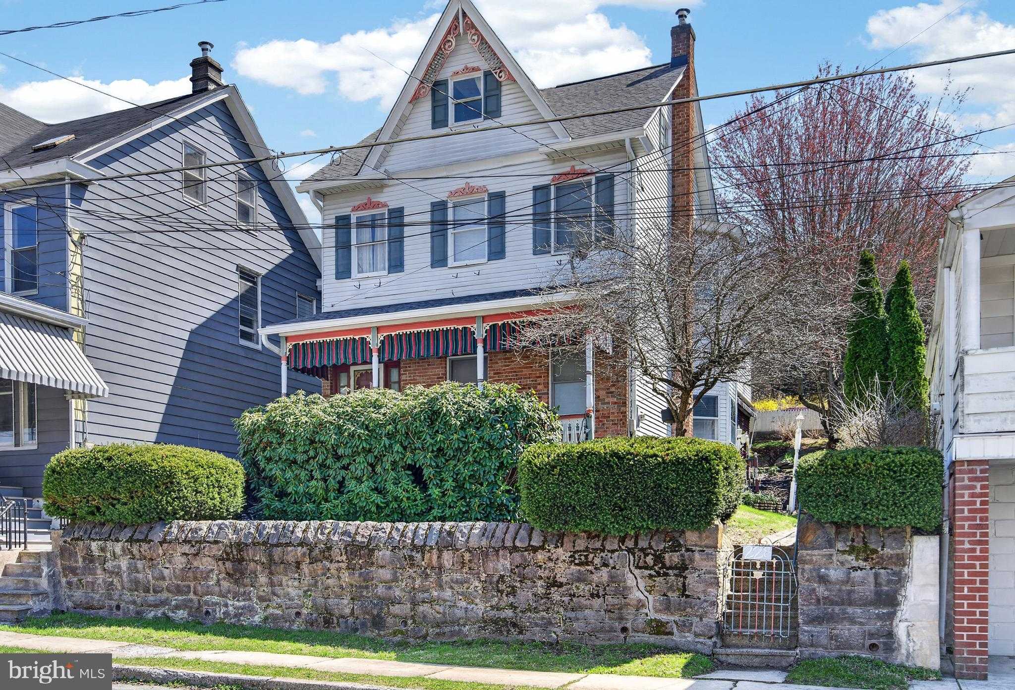 228 W Abbott St photo 2