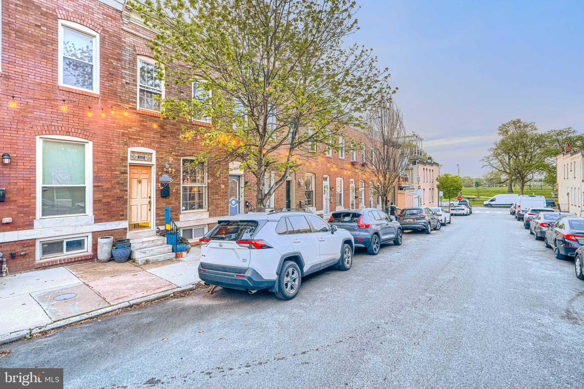 512 S Curley St photo 2