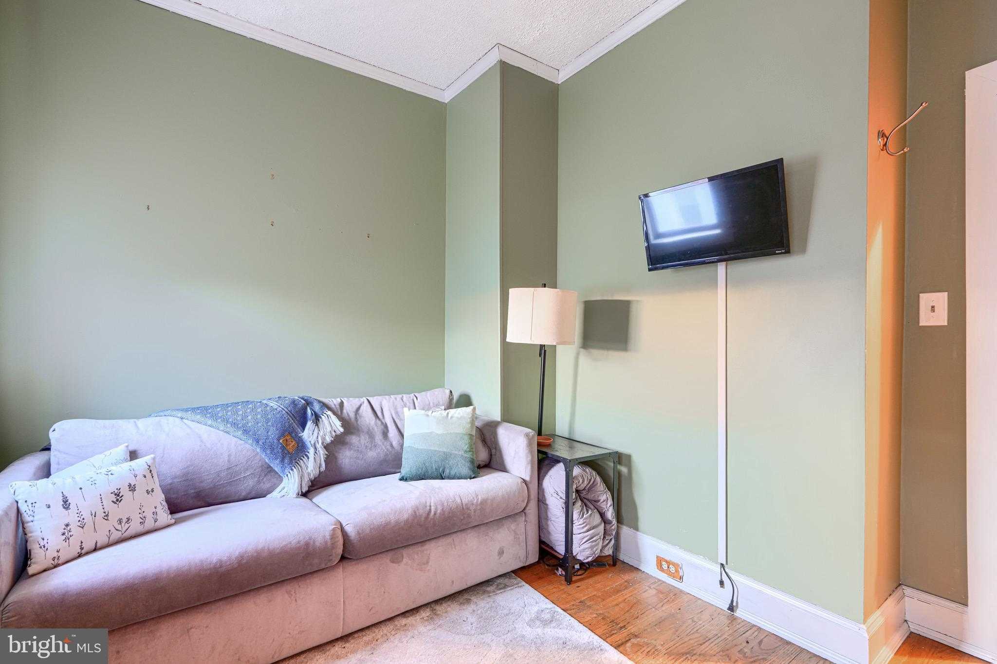 512 S Curley St photo 21