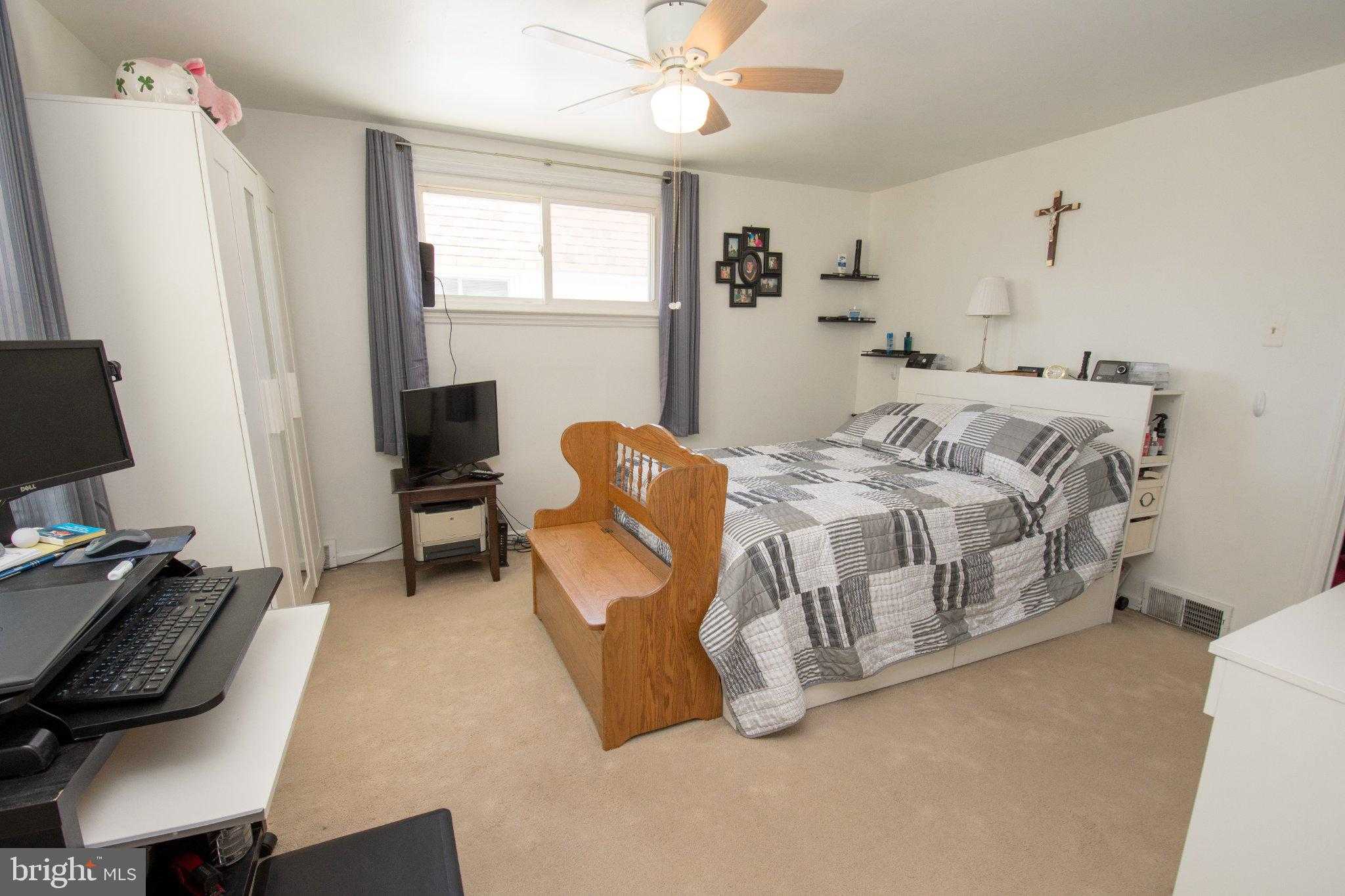 111 W Ridley Ave photo 24