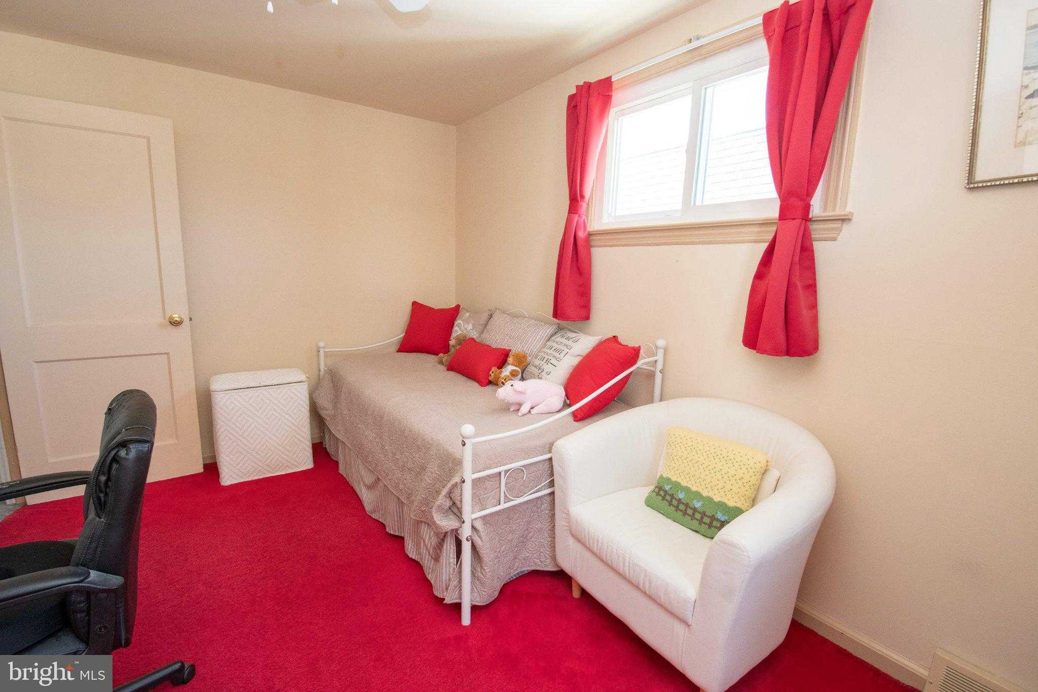 111 W Ridley Ave photo 29