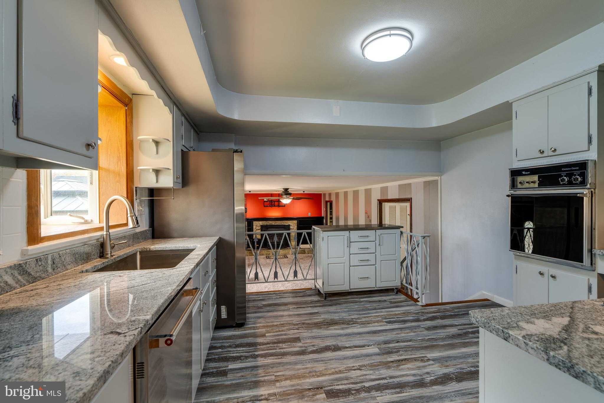 270 Elizabeth St photo 23