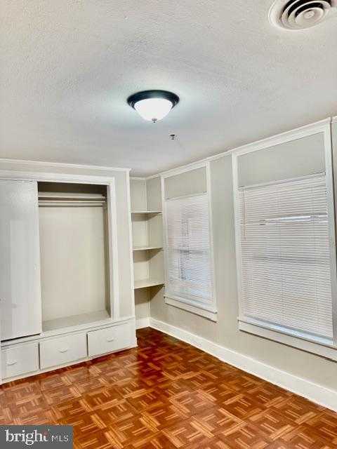 27 E Main St, Westminster