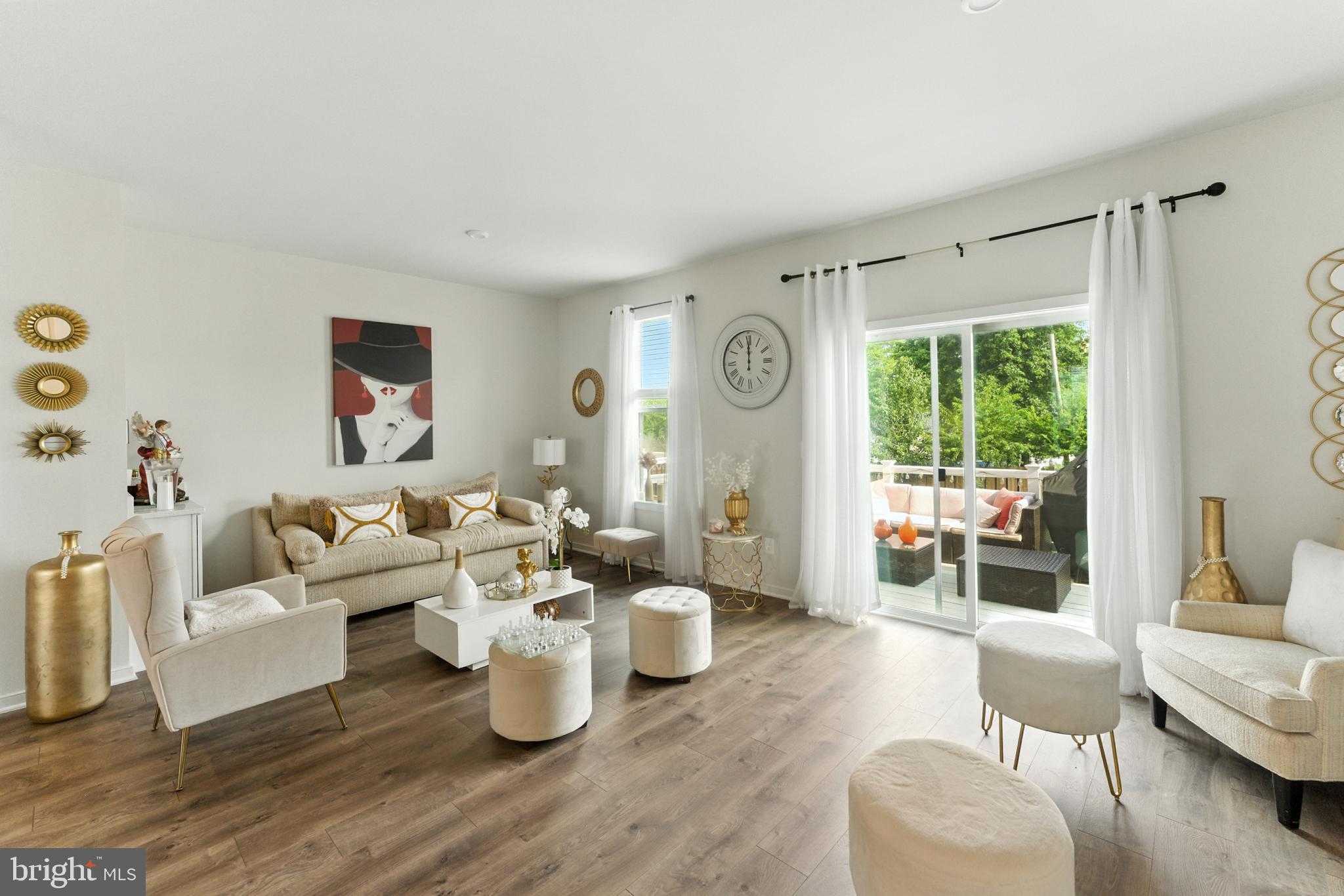 406 Honeyberry Ln photo 11