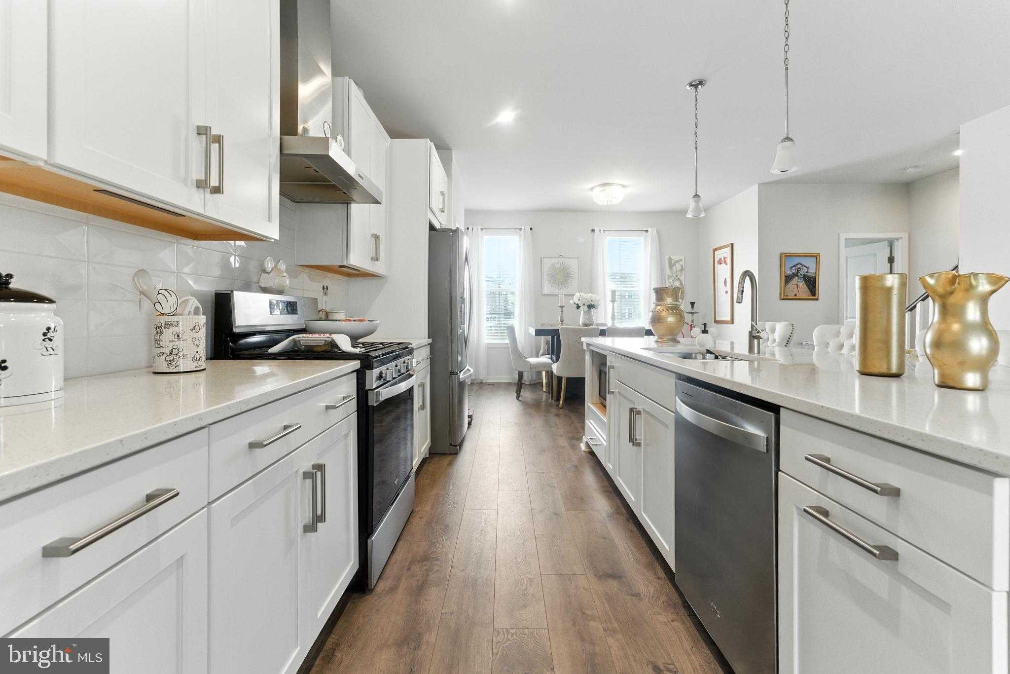 406 Honeyberry Ln photo 3