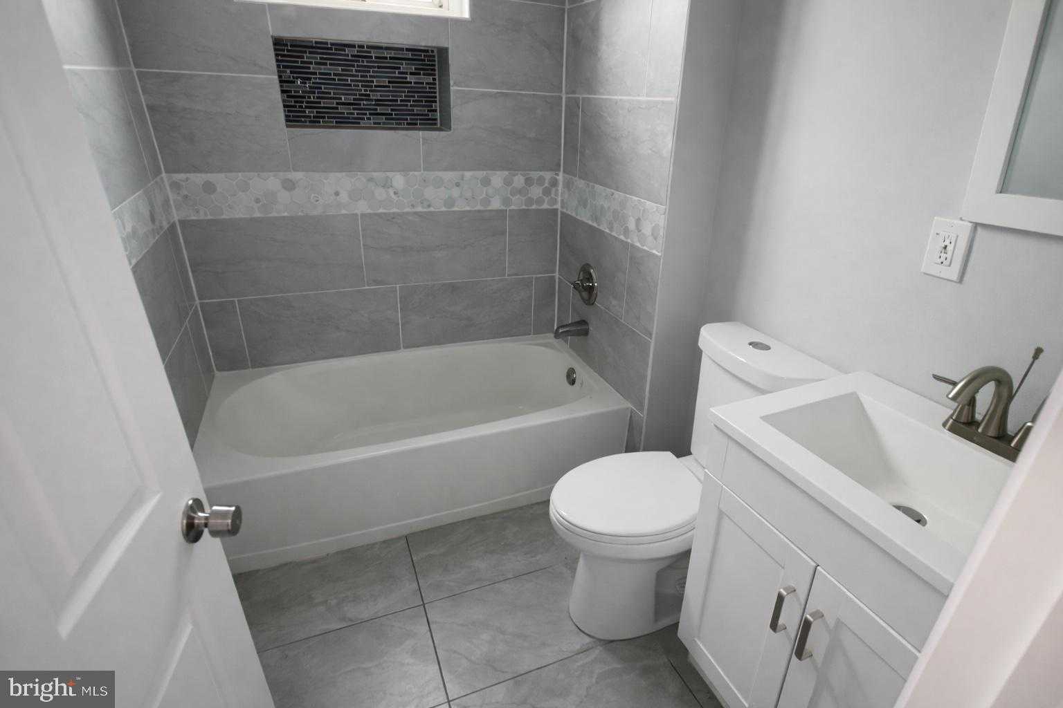 2137 Cliftwood Ave photo 5