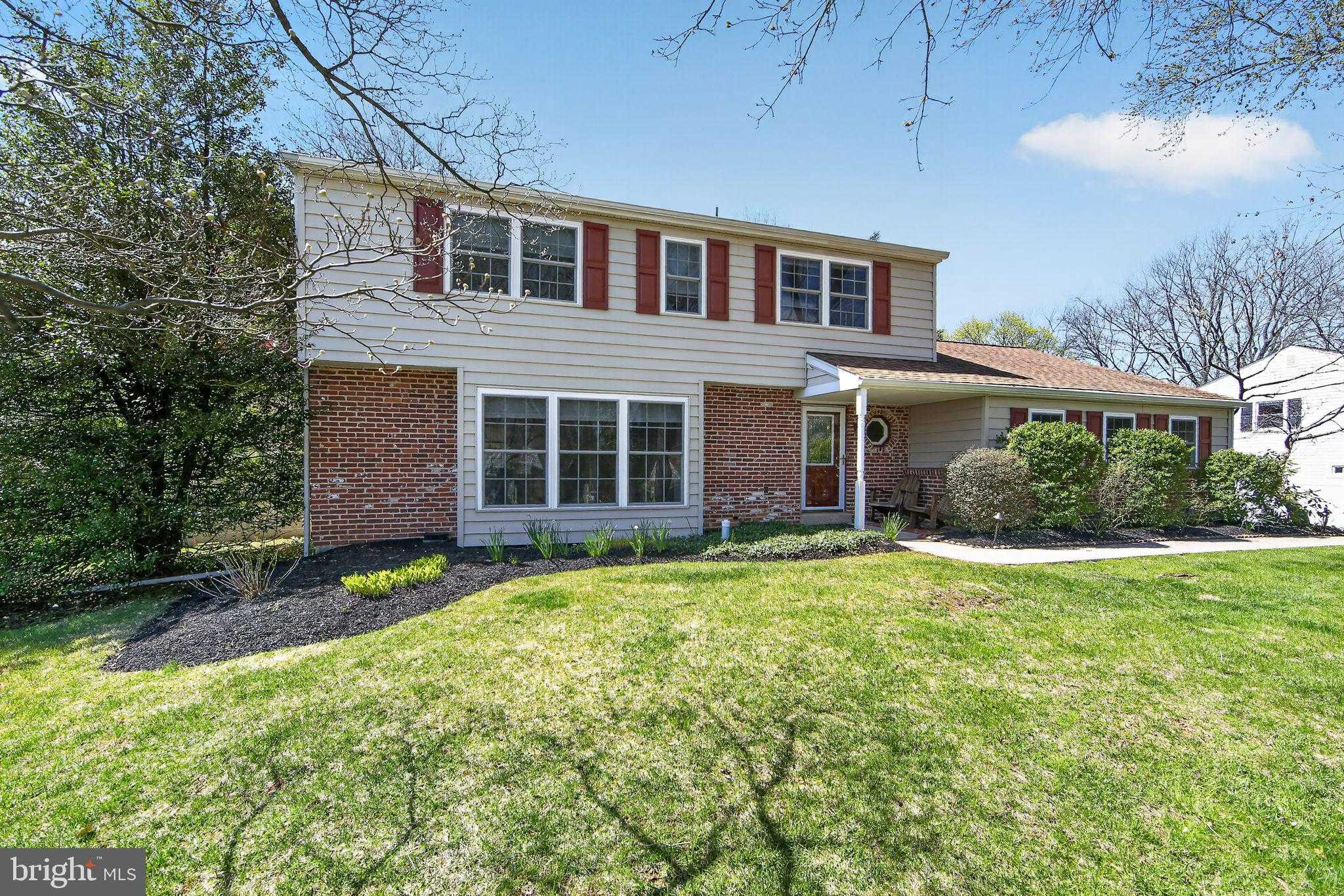 1386 Station Pl photo 4