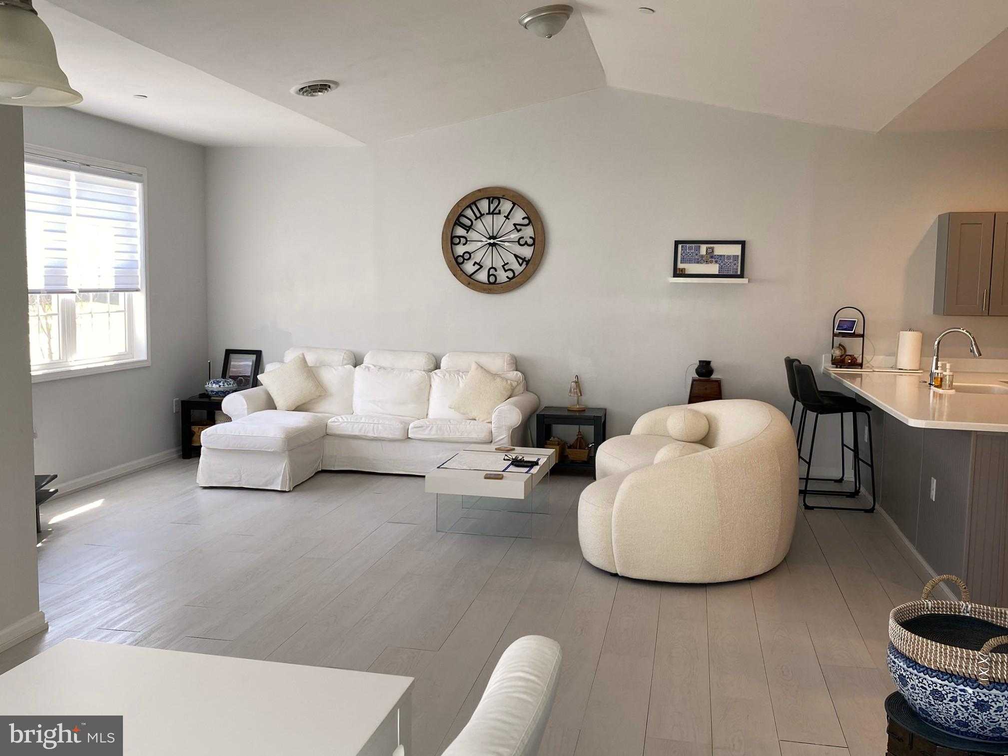 111 Candlewick CT photo 3