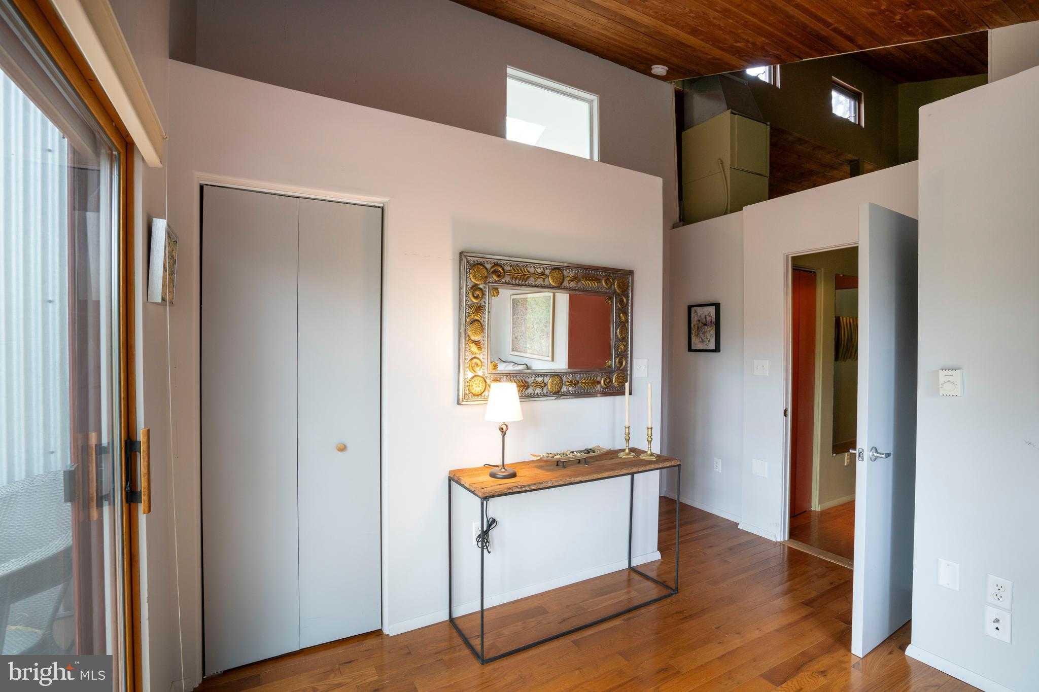 854 Thomas St photo 59