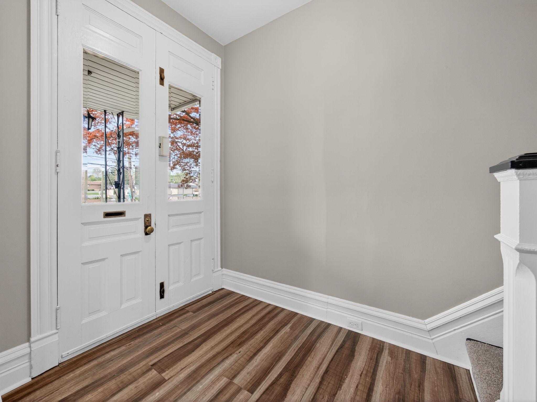 803 E Main St photo 18