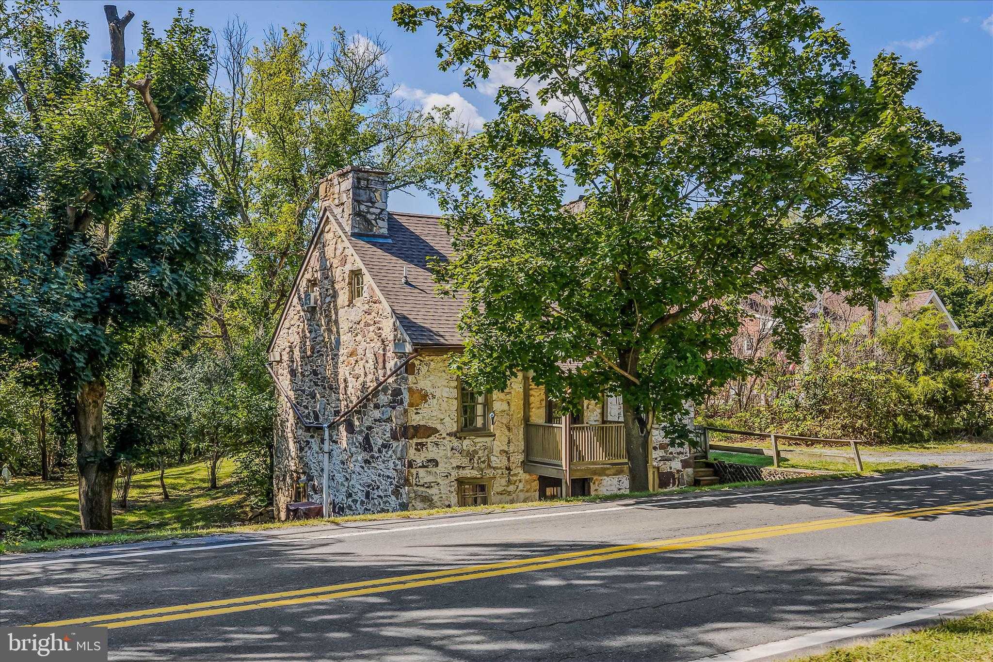 1646 Gerrardstown Rd photo 2