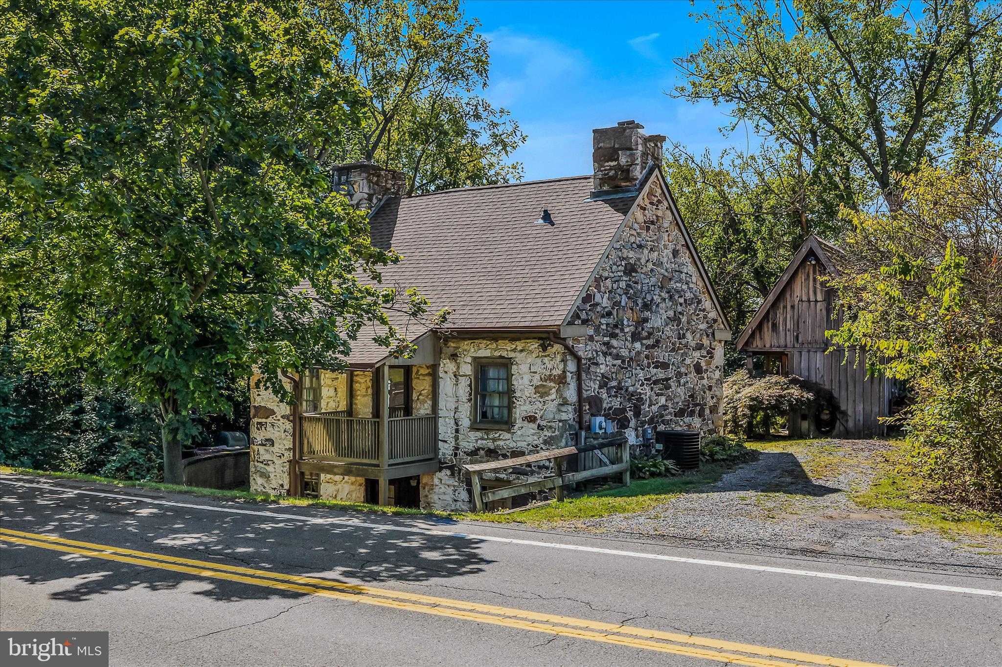 1646 Gerrardstown Rd photo 3