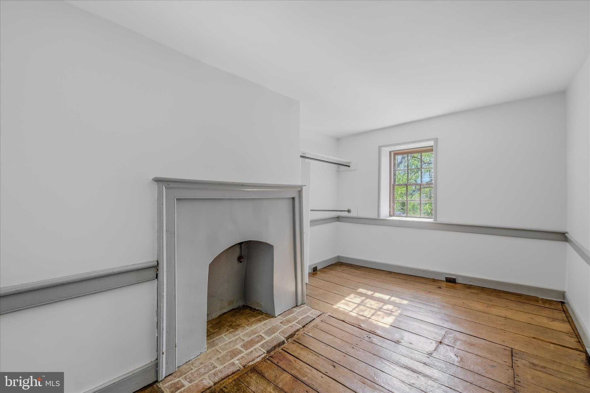 1646 Gerrardstown Rd photo 9