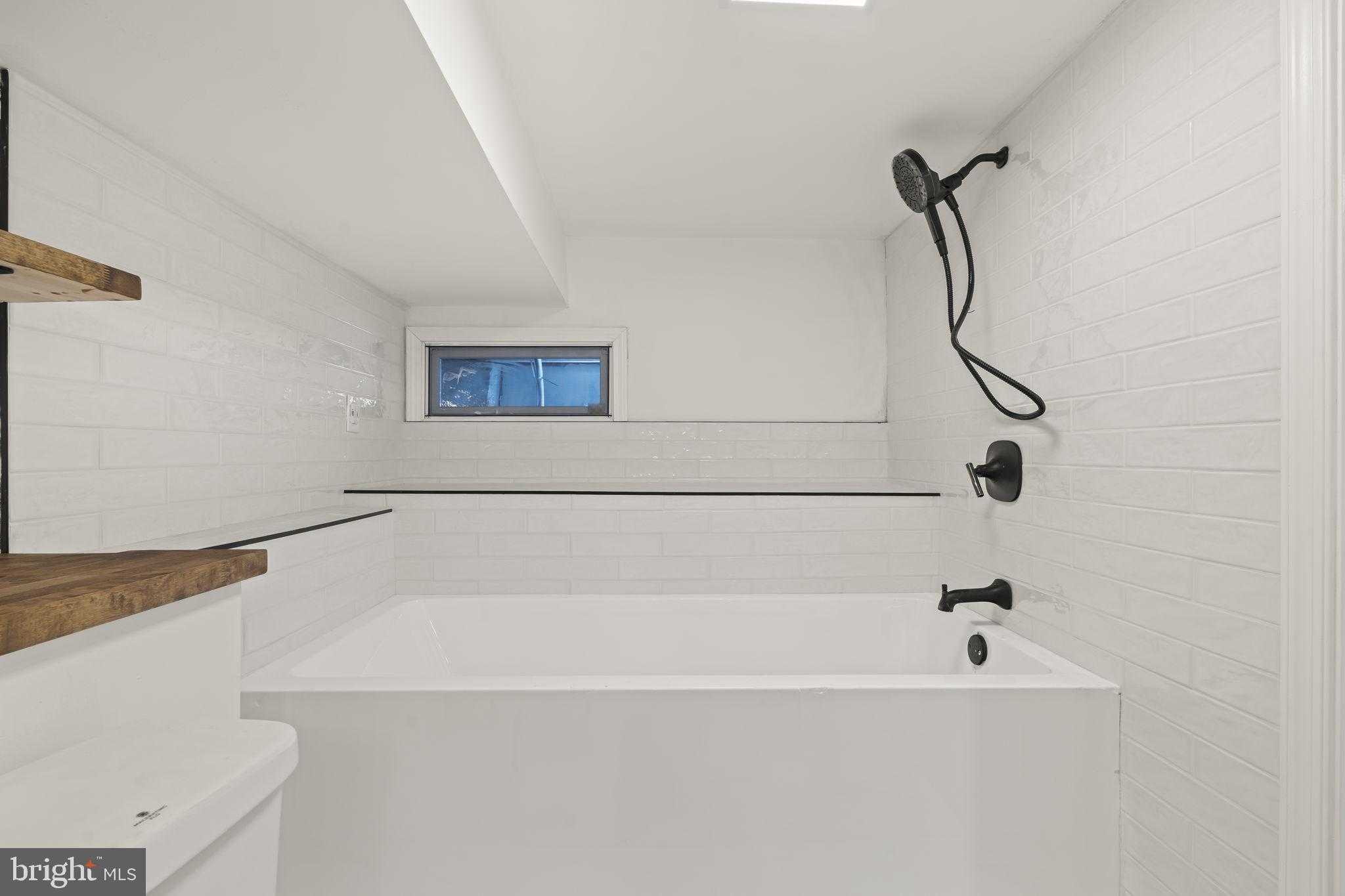 174 Lauriston St # 76 photo 22