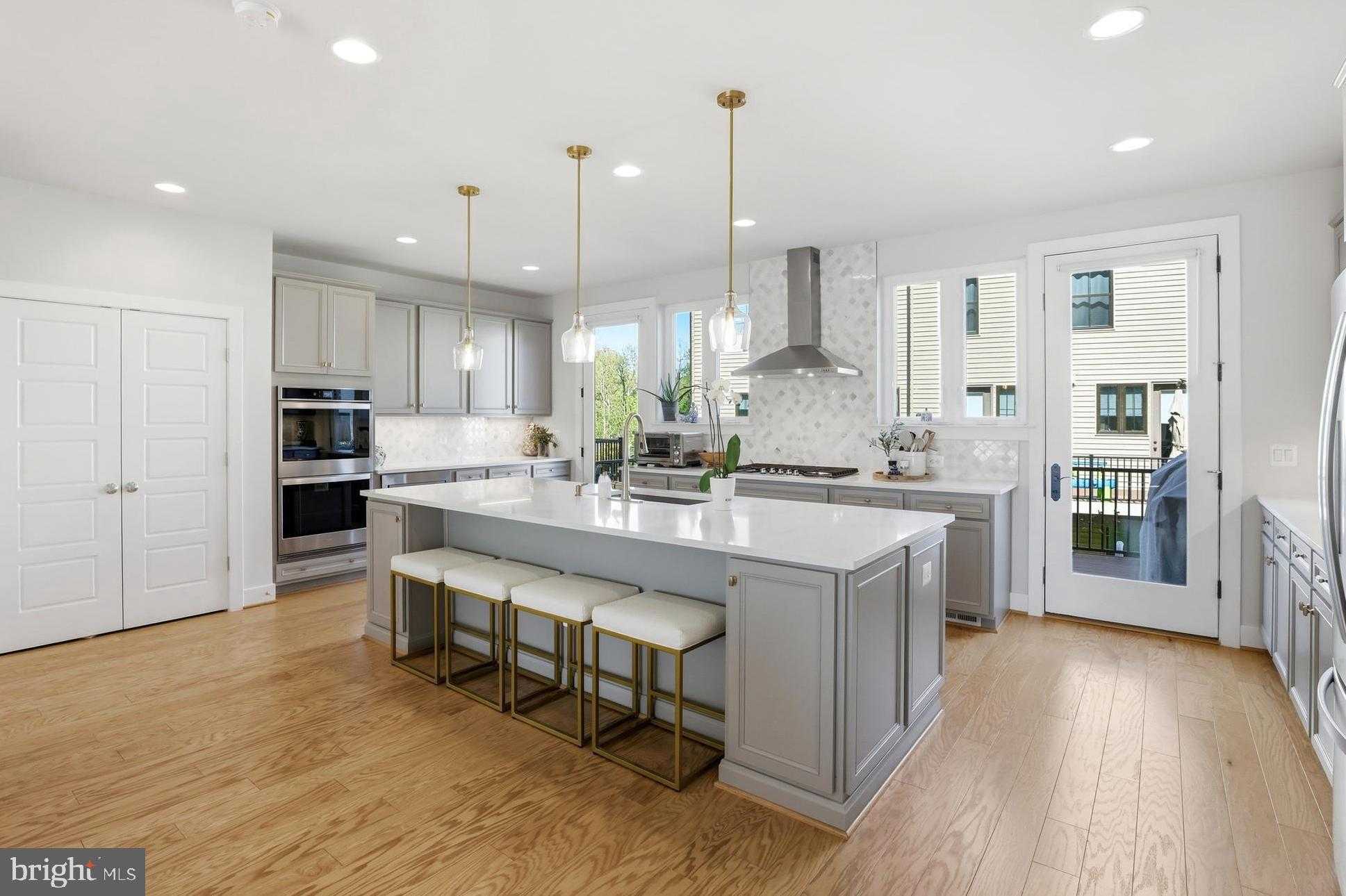 5517 Valmarana Way photo 2