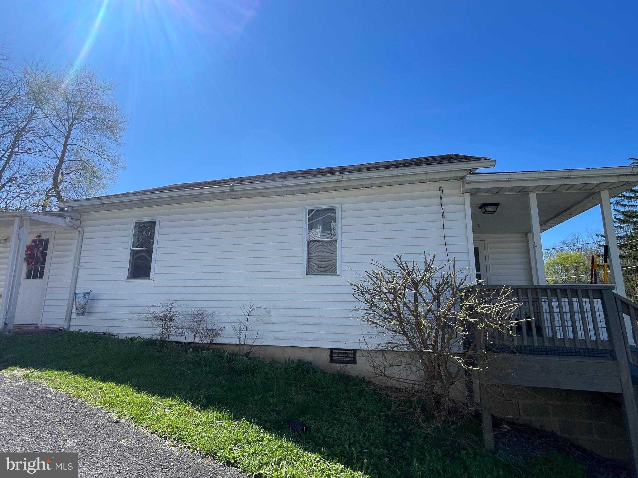 604 Winifred Rd photo 3