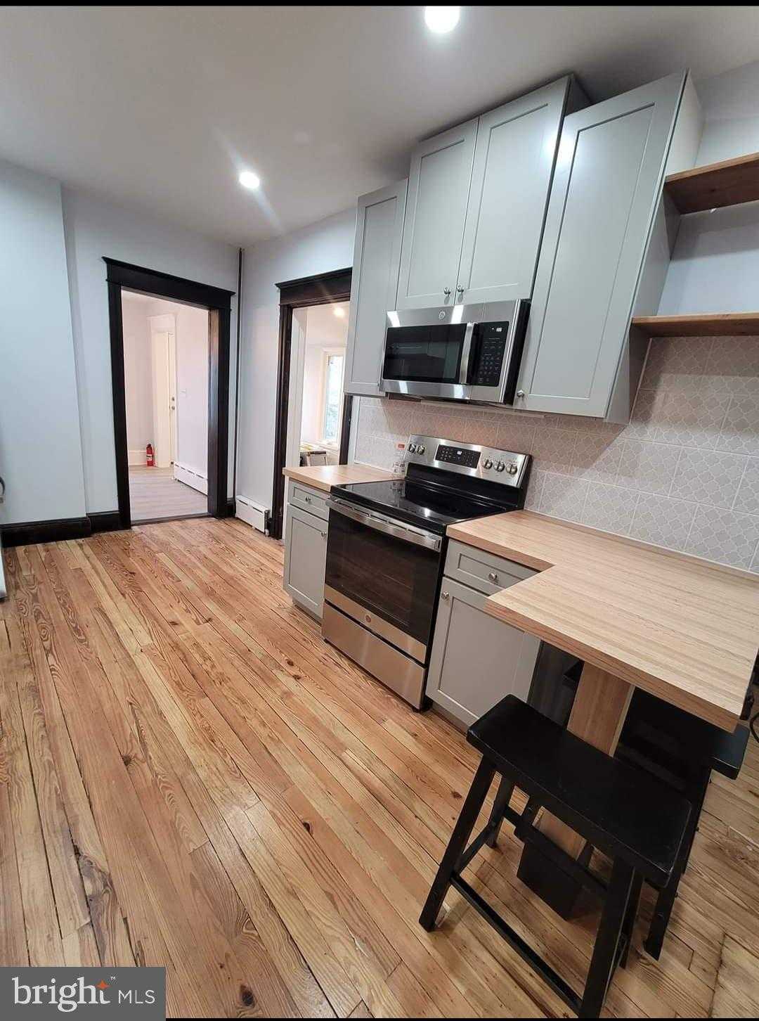 890 South St photo 4