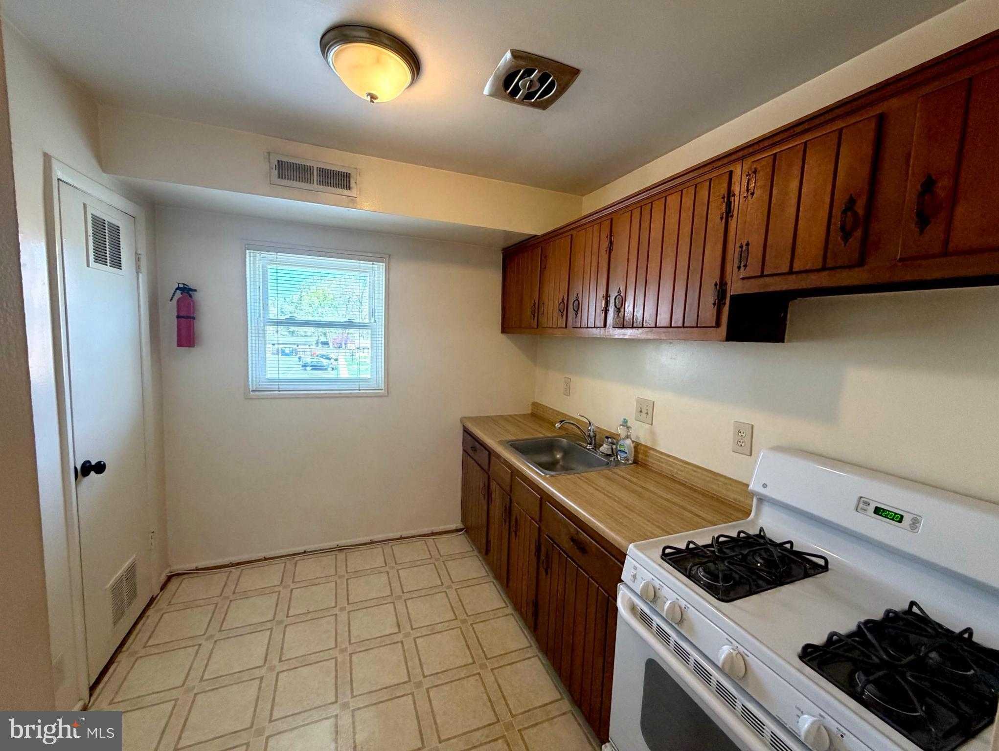 120 Washington St NE photo 7