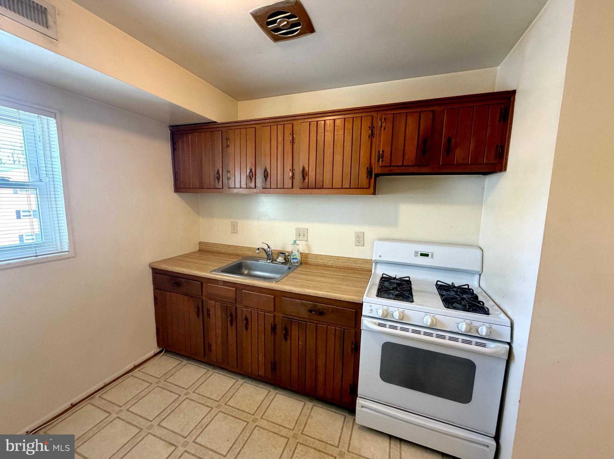 120 Washington St NE photo 8