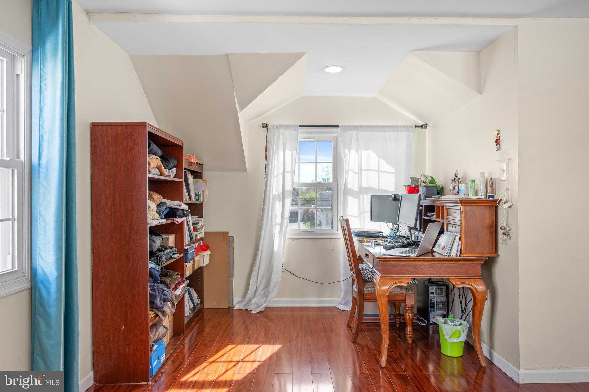 720 Kedron Ave photo 17