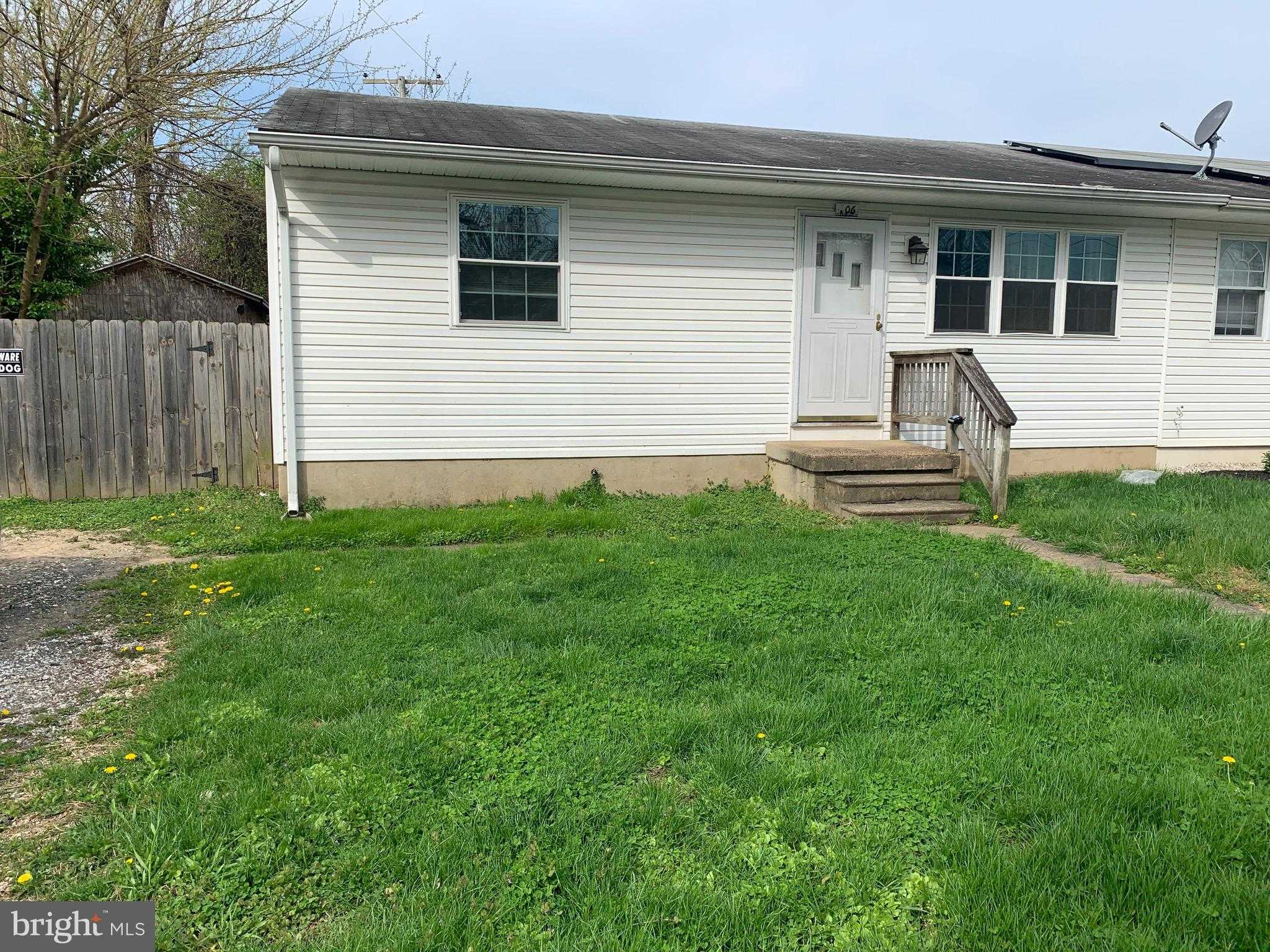 206 Cedar Dr photo 2