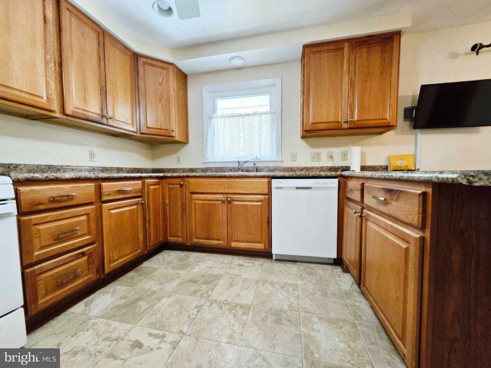 1422 N Montgomery St photo 17