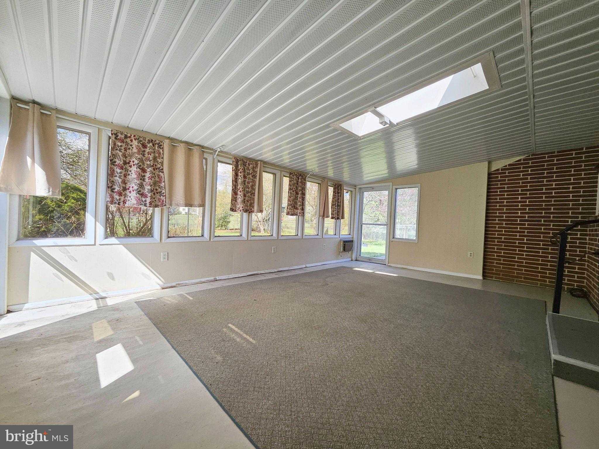 1422 N Montgomery St photo 24