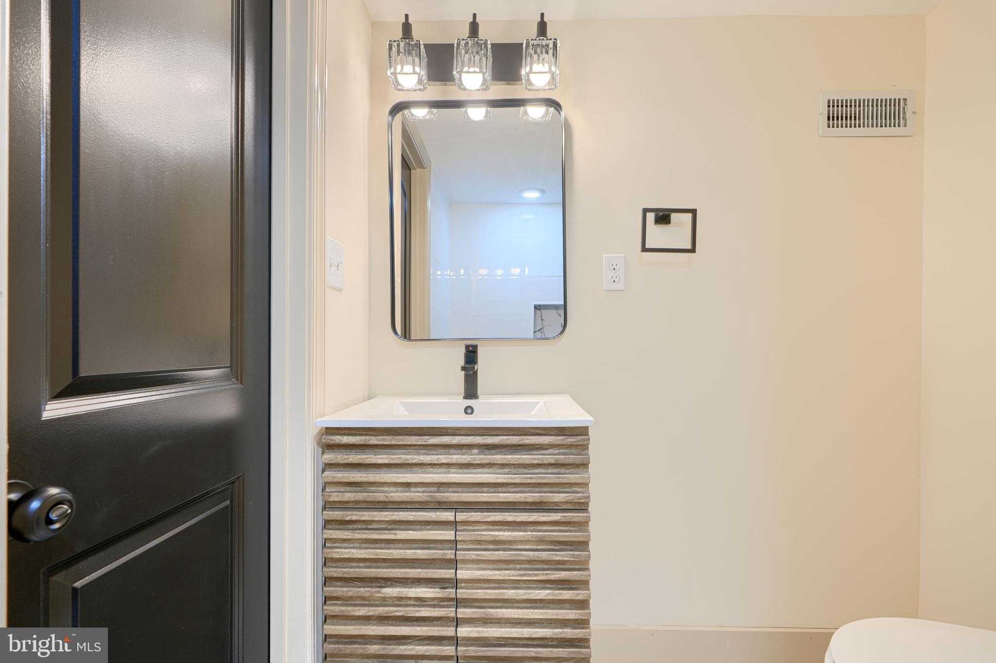 5019 Queensberry Ave photo 28