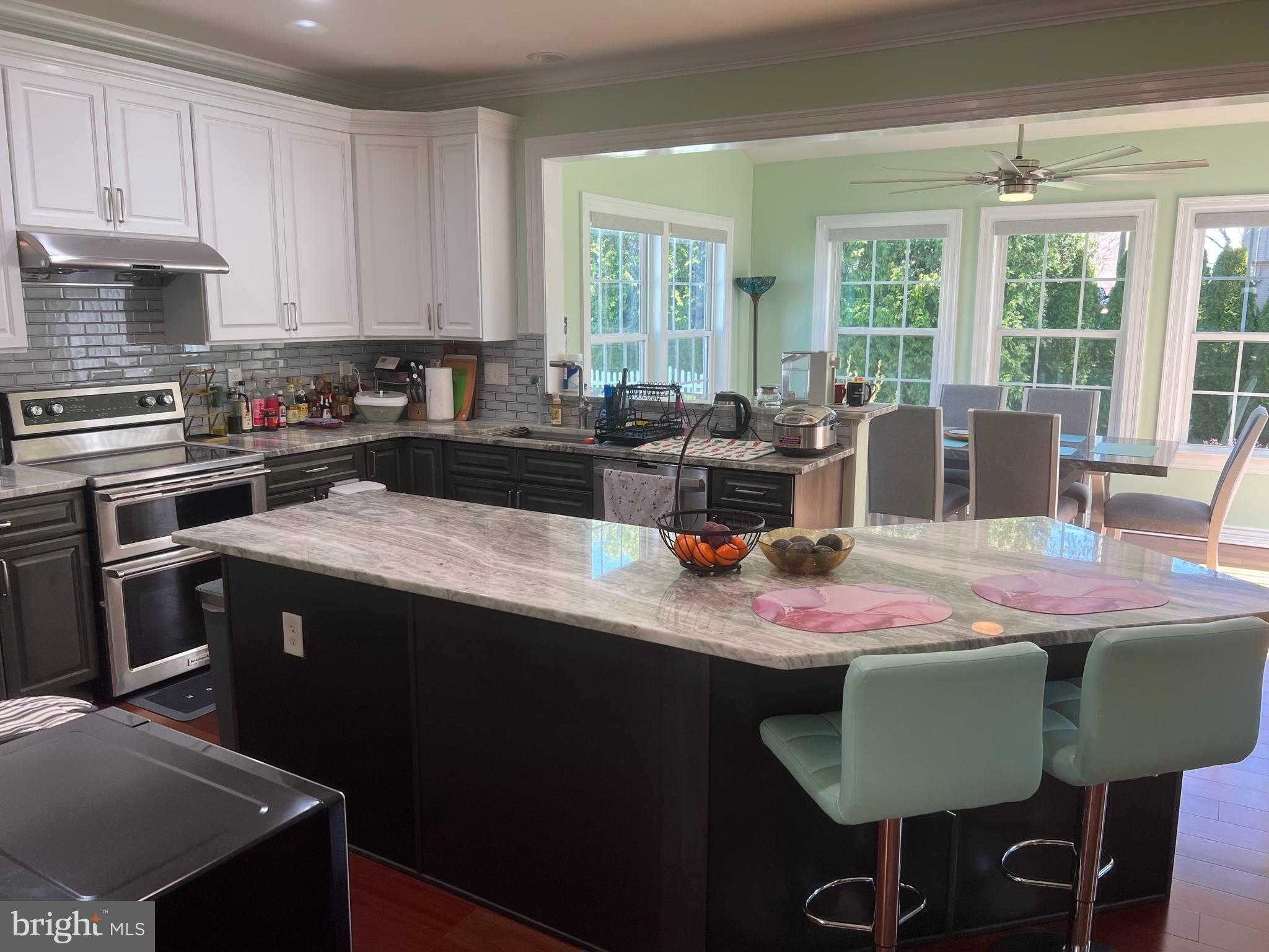 1668 E Thistle Dr photo 8