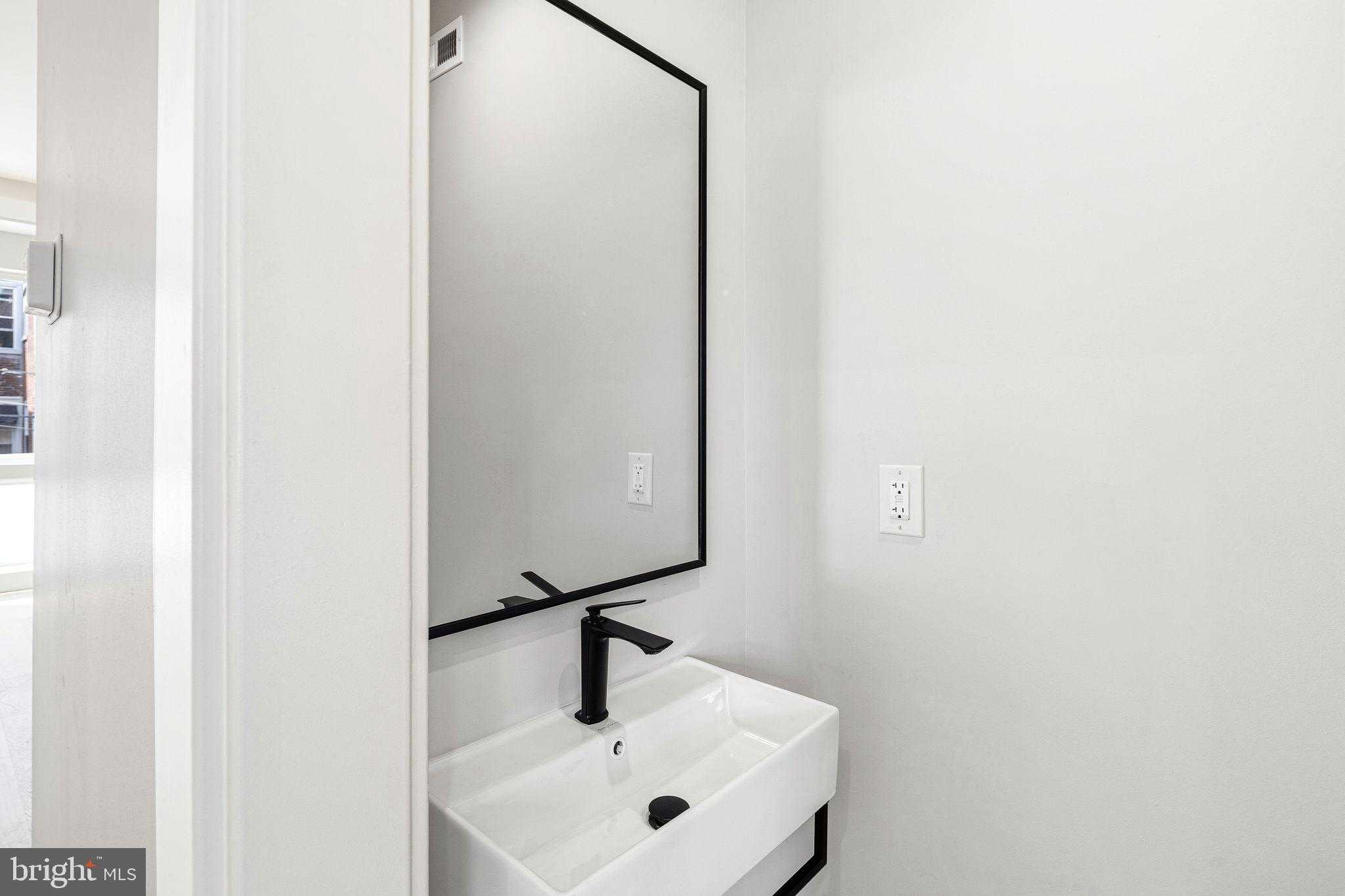 2509 E Elkhart St photo 8