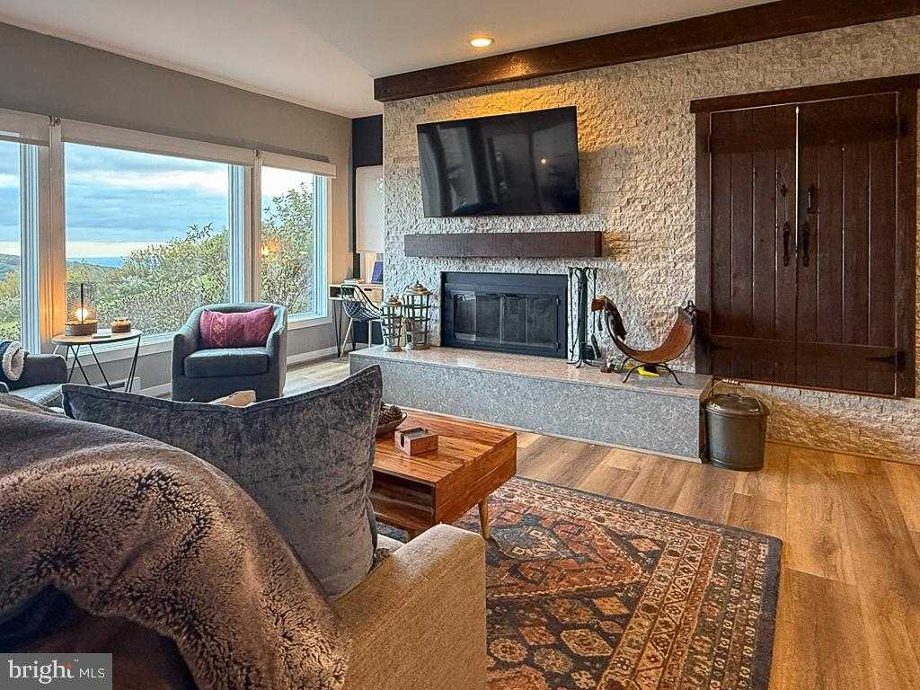 1616 Overlook photo 4