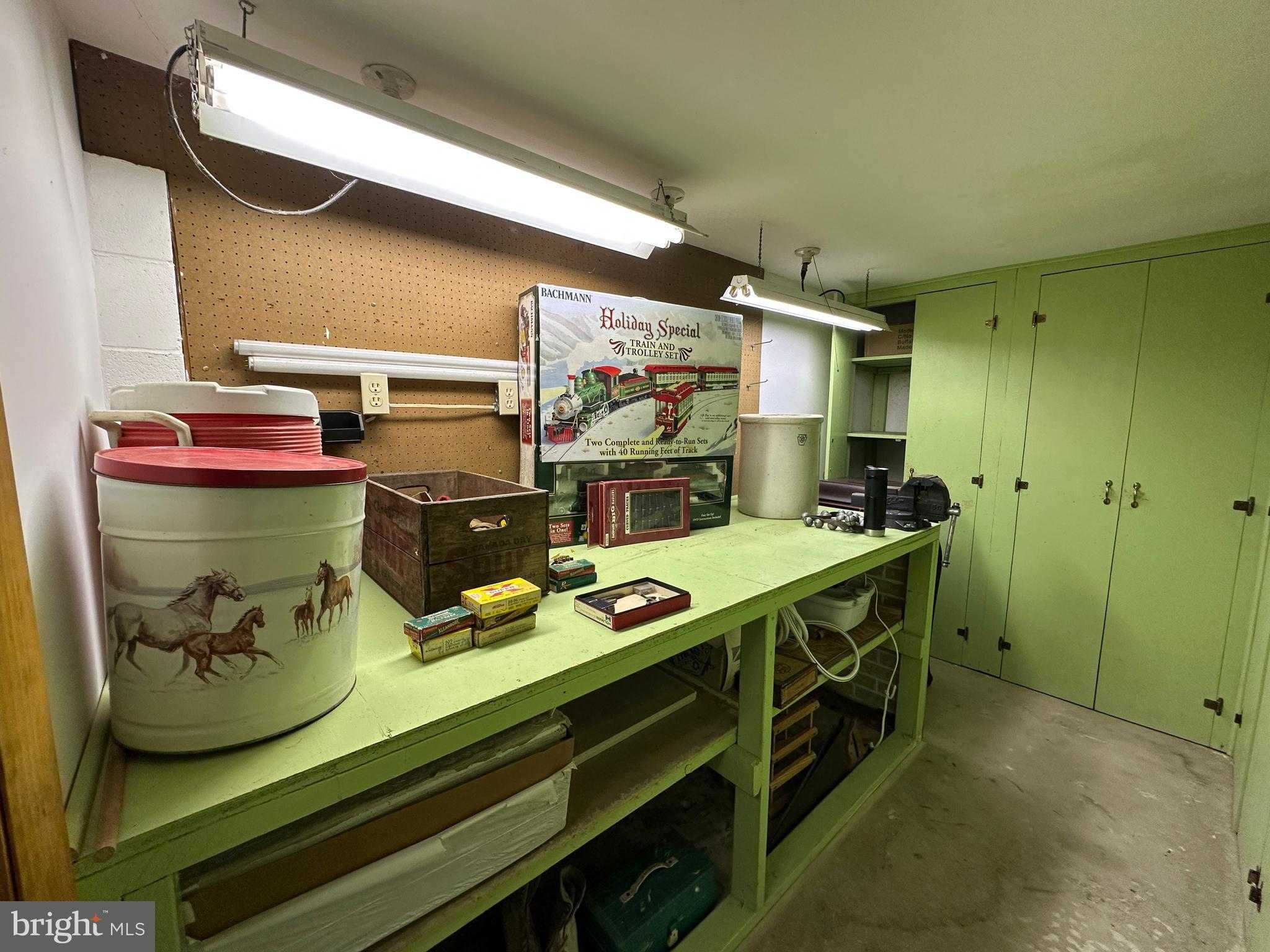 422 Greenwood Rd photo 92