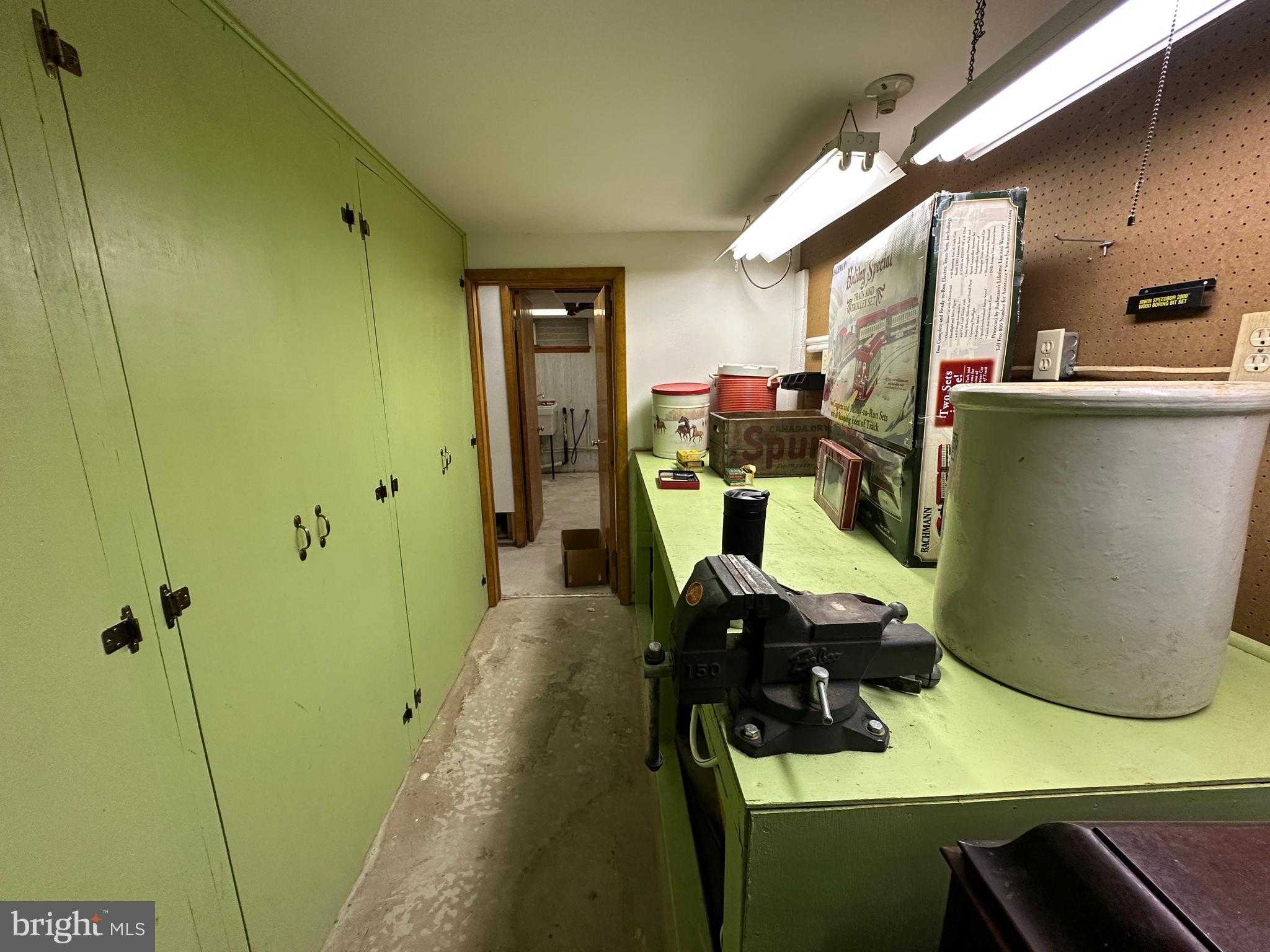 422 Greenwood Rd photo 93