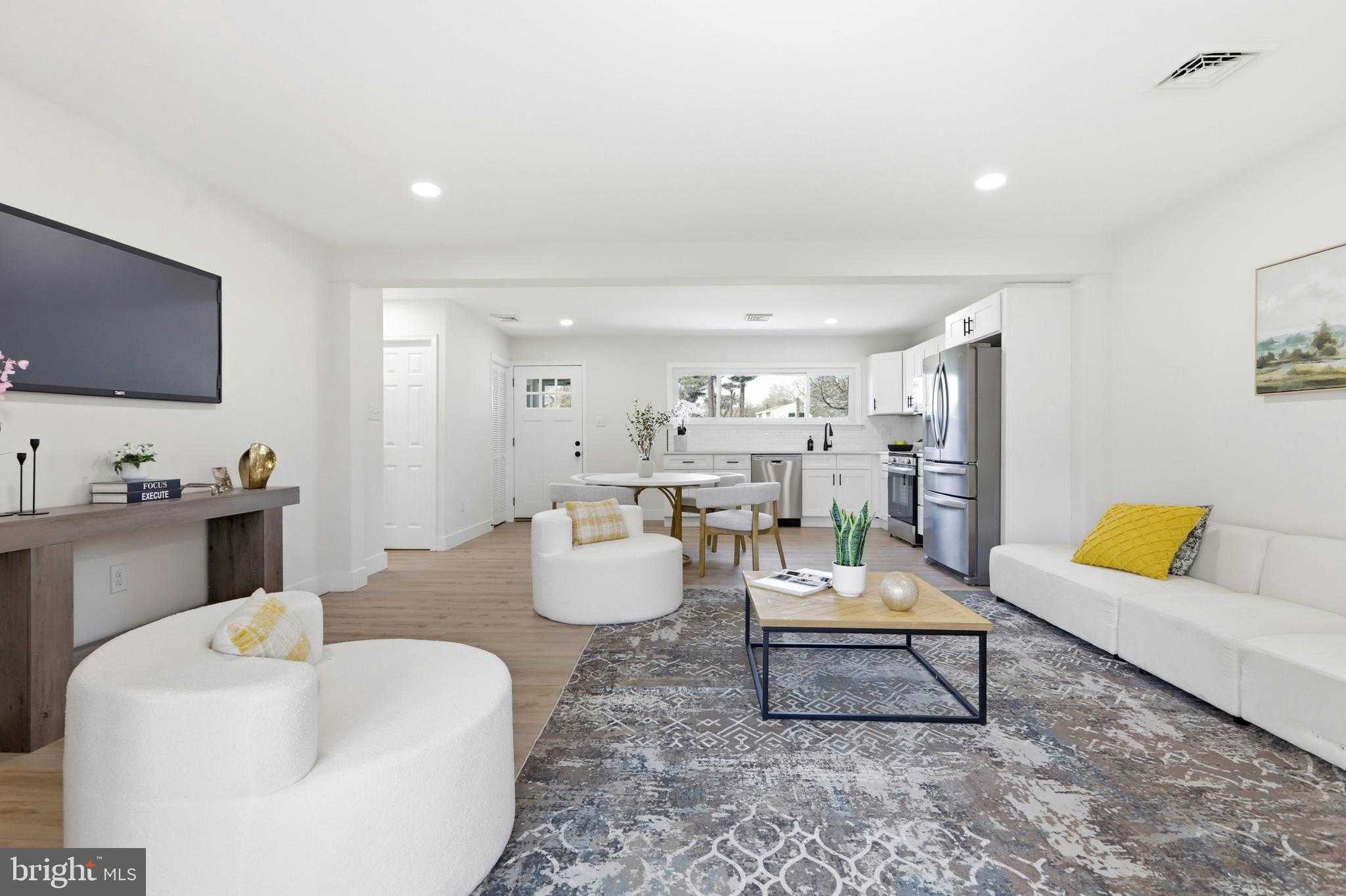 110 Deep Dale Dr E photo 5