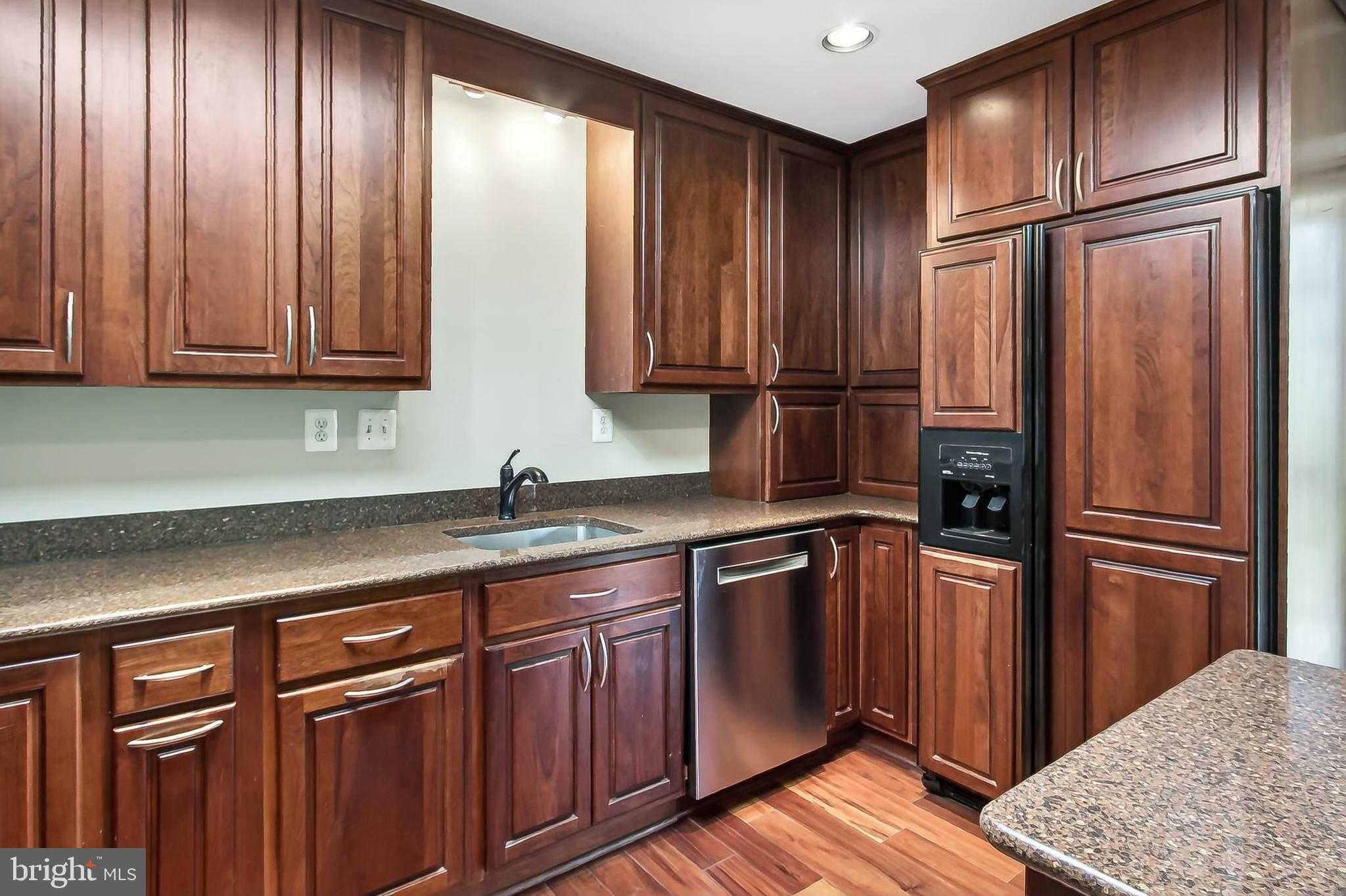 5509 Inverchapel Rd photo 12