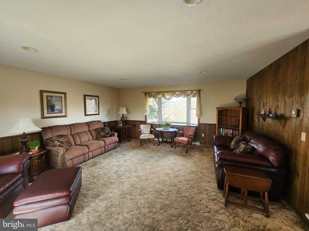 2575 Valley Rd photo 25