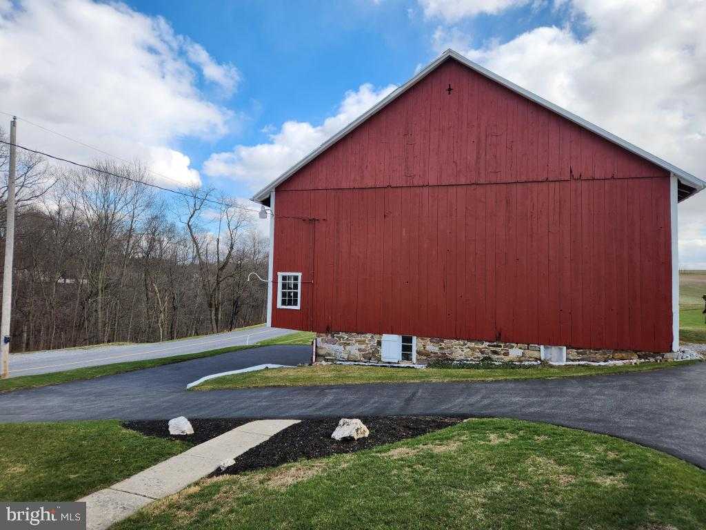 2575 Valley Rd photo 74