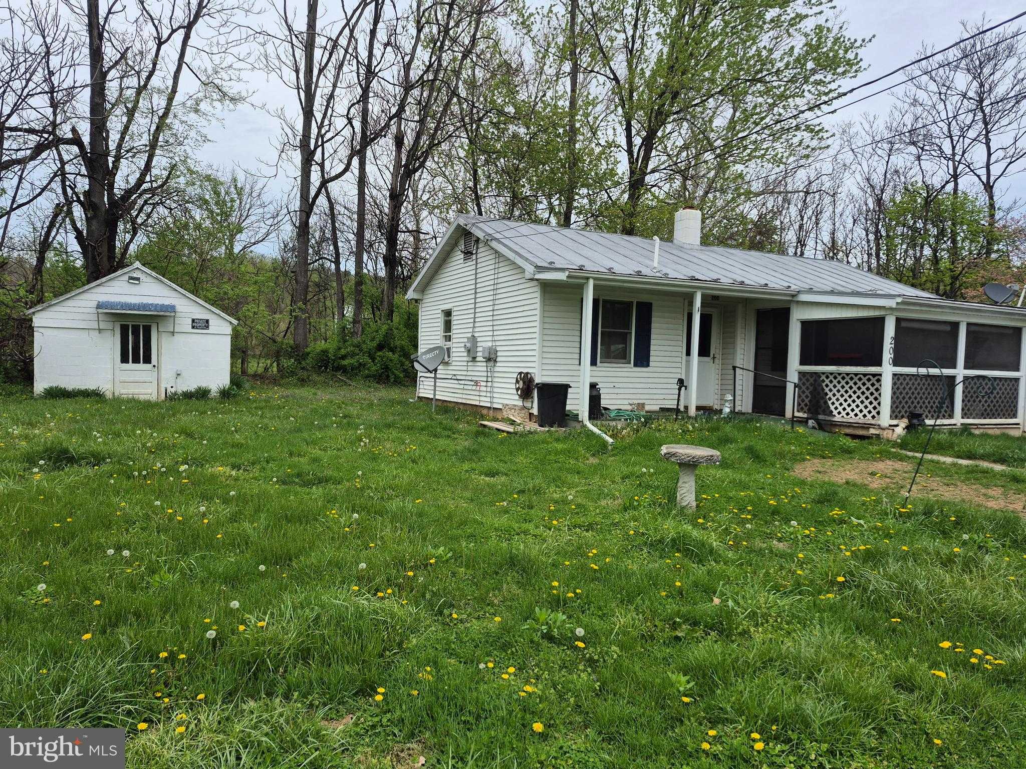 200 Middle Ln photo 2