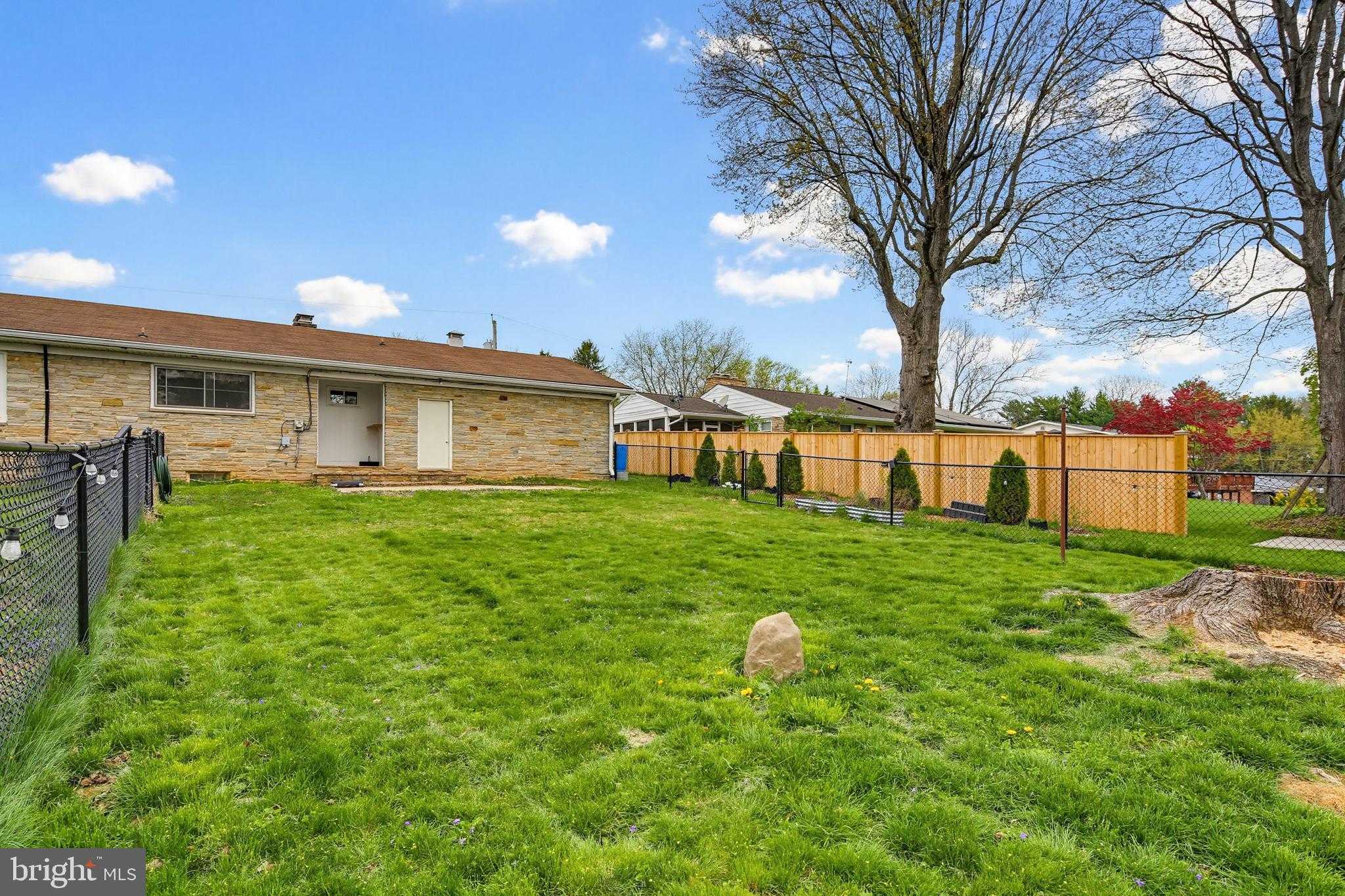 715 Franklin Ave photo 31