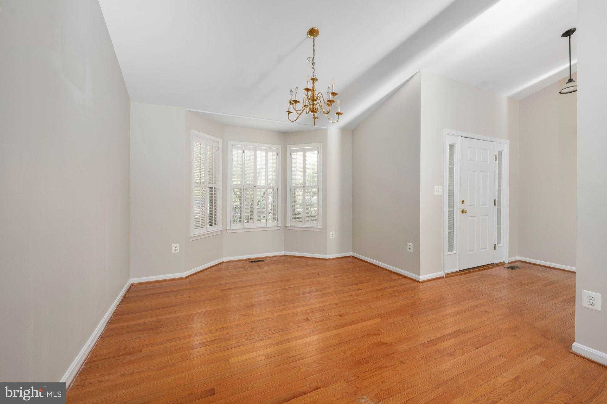 109 Cedar CT photo 9