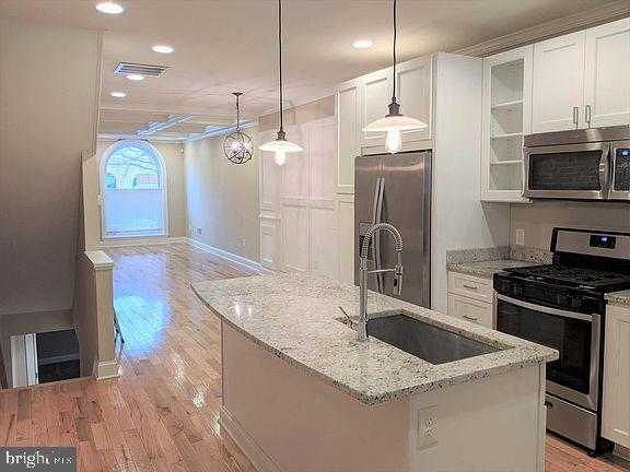 331 S East Ave photo 4