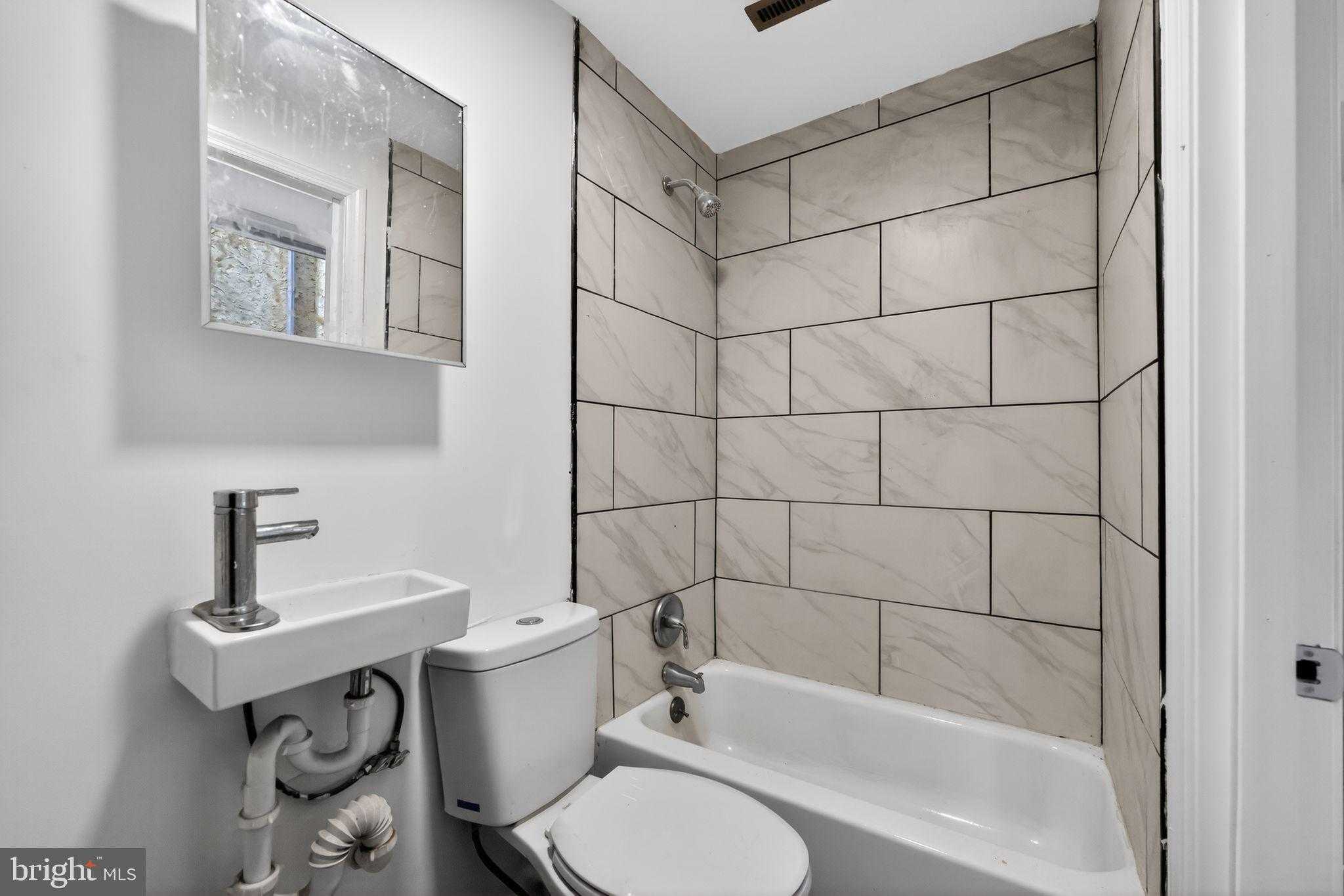 2117 N Franklin St photo 12