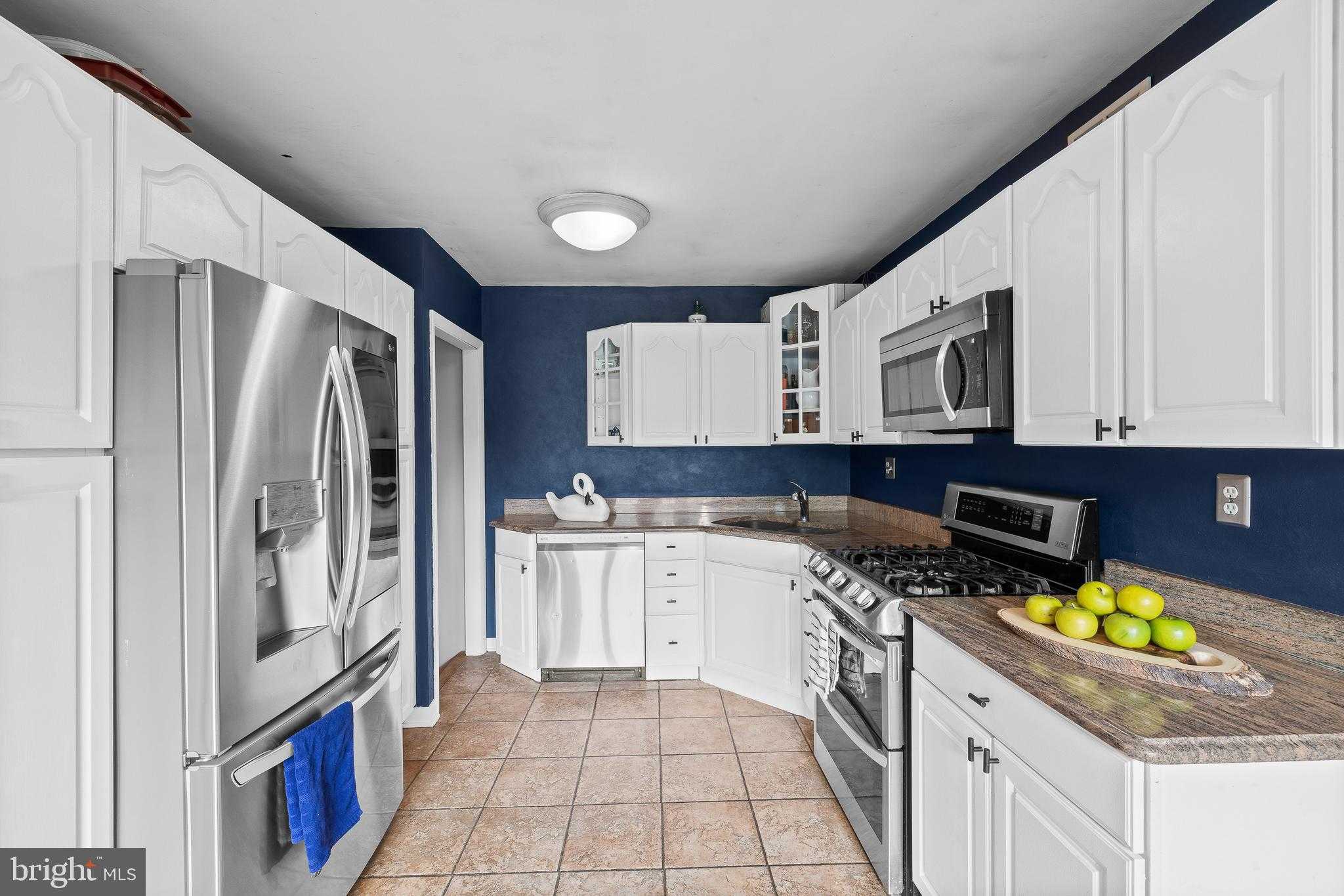 1044 Bloomfield Ave photo 8