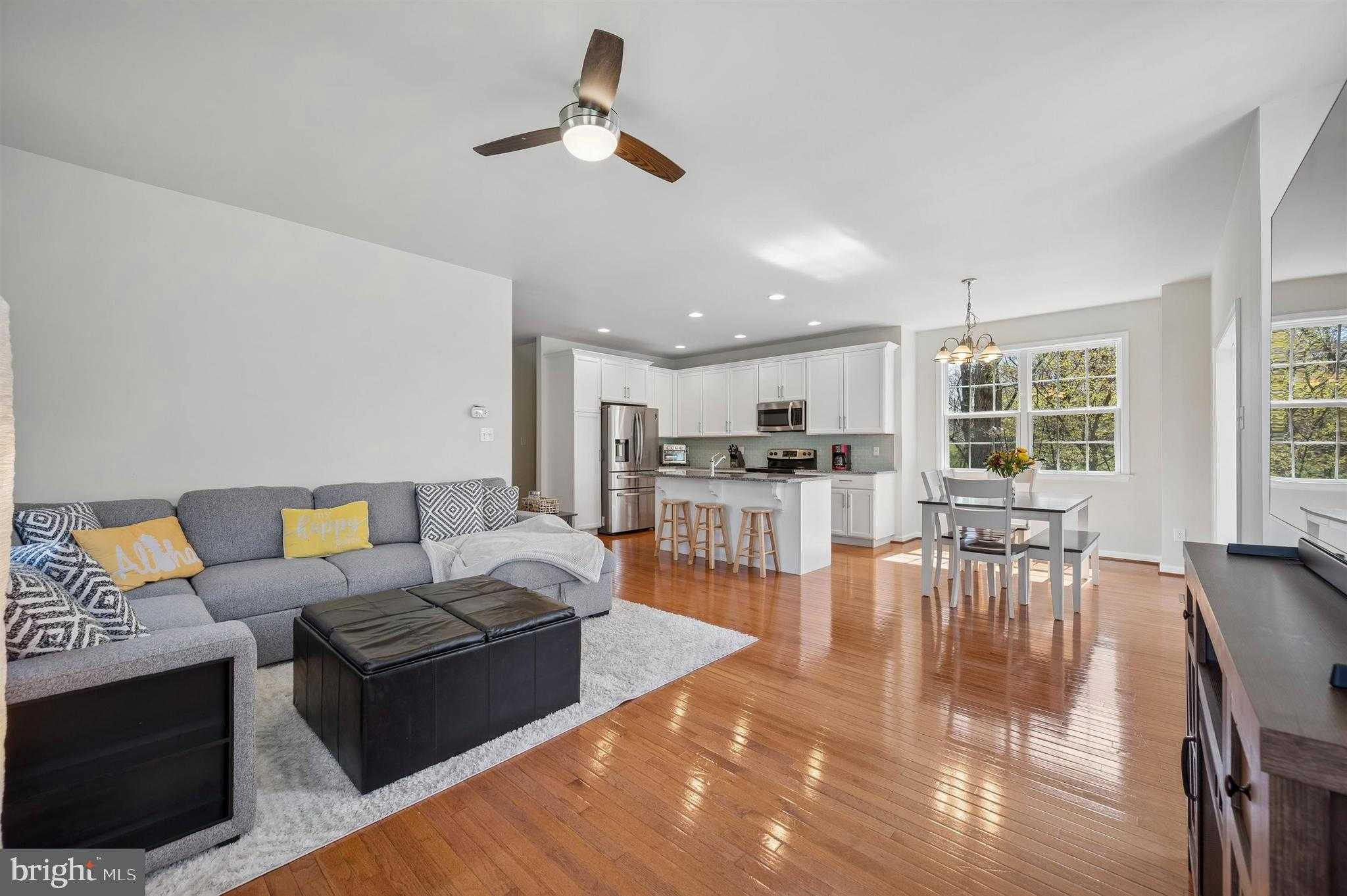 1474 N Line St photo 5