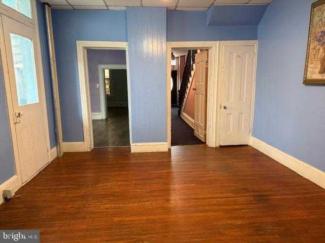 251 E Chestnut St photo 4