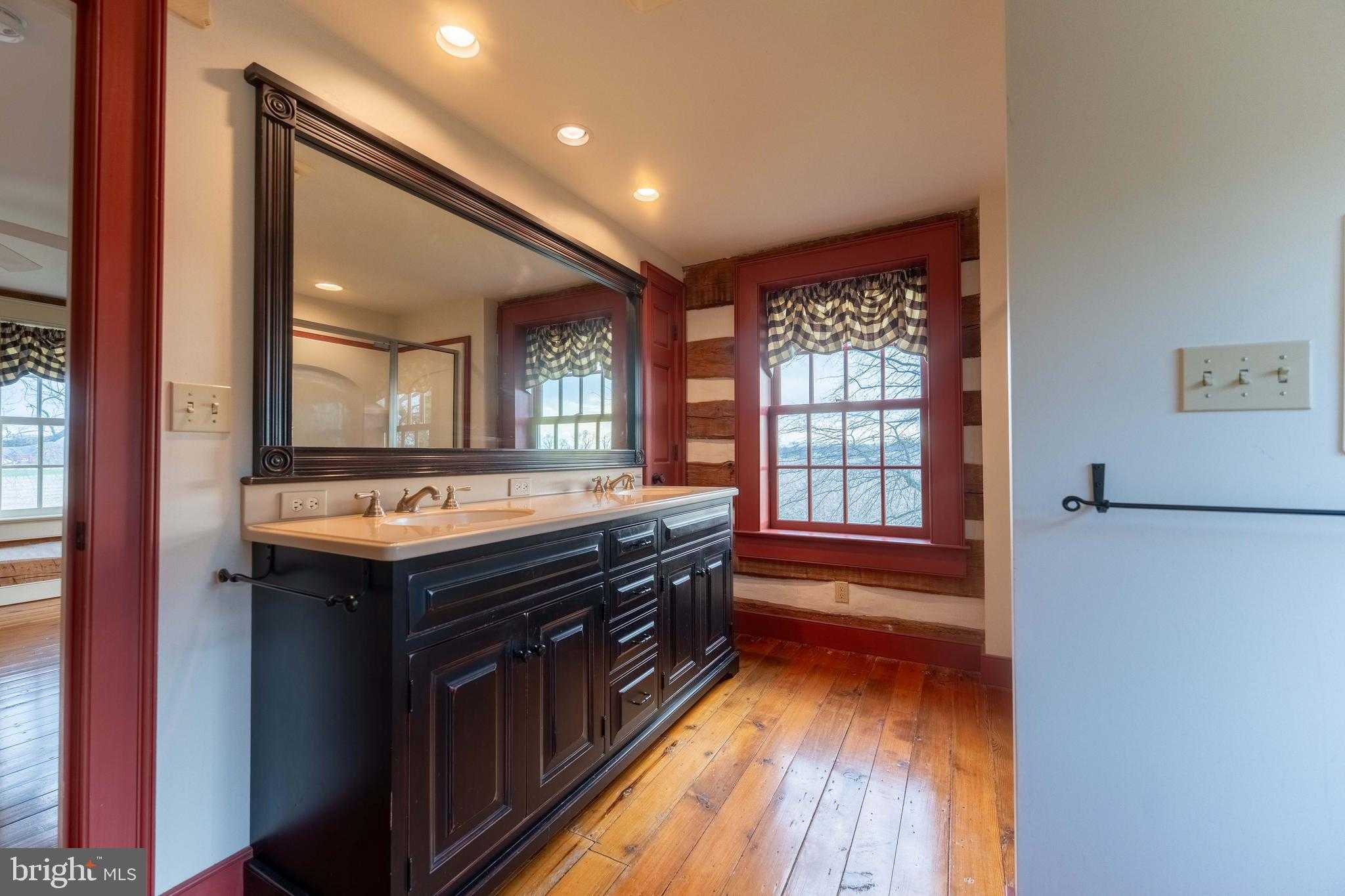 1122 W Trindle Rd photo 22