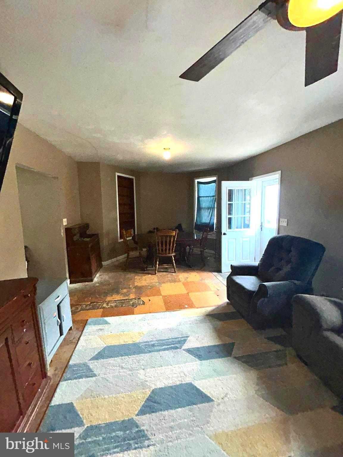 325 N Franklin St photo 7