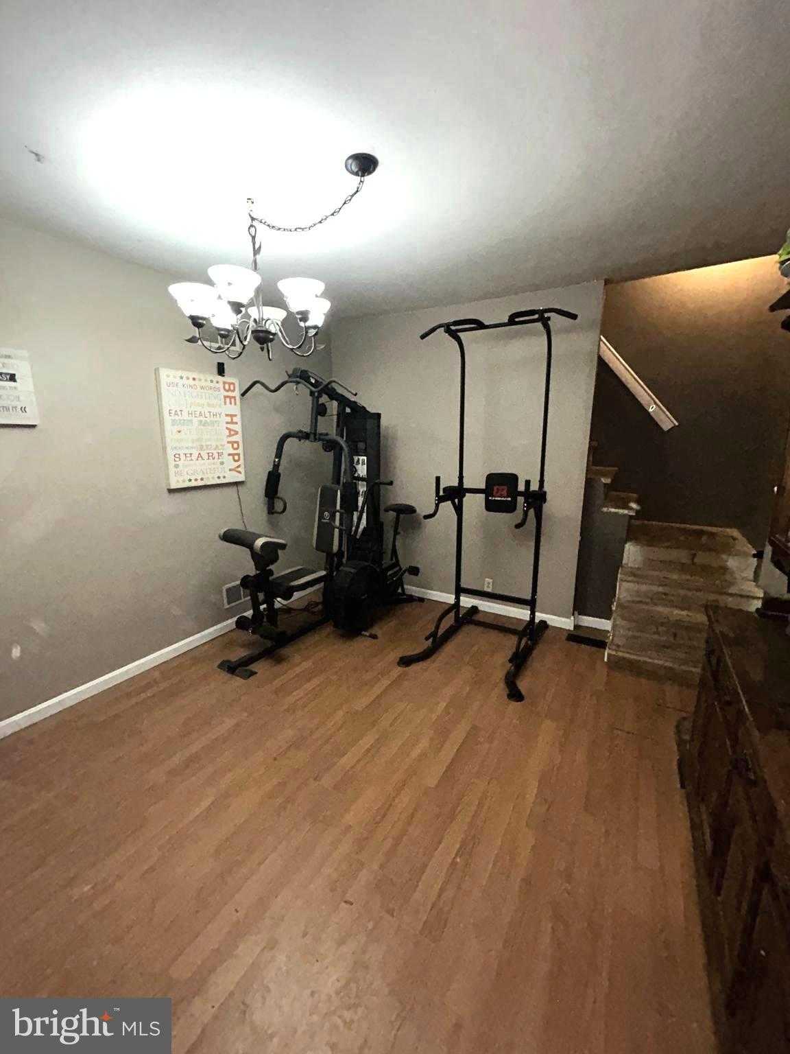 325 N Franklin St photo 9